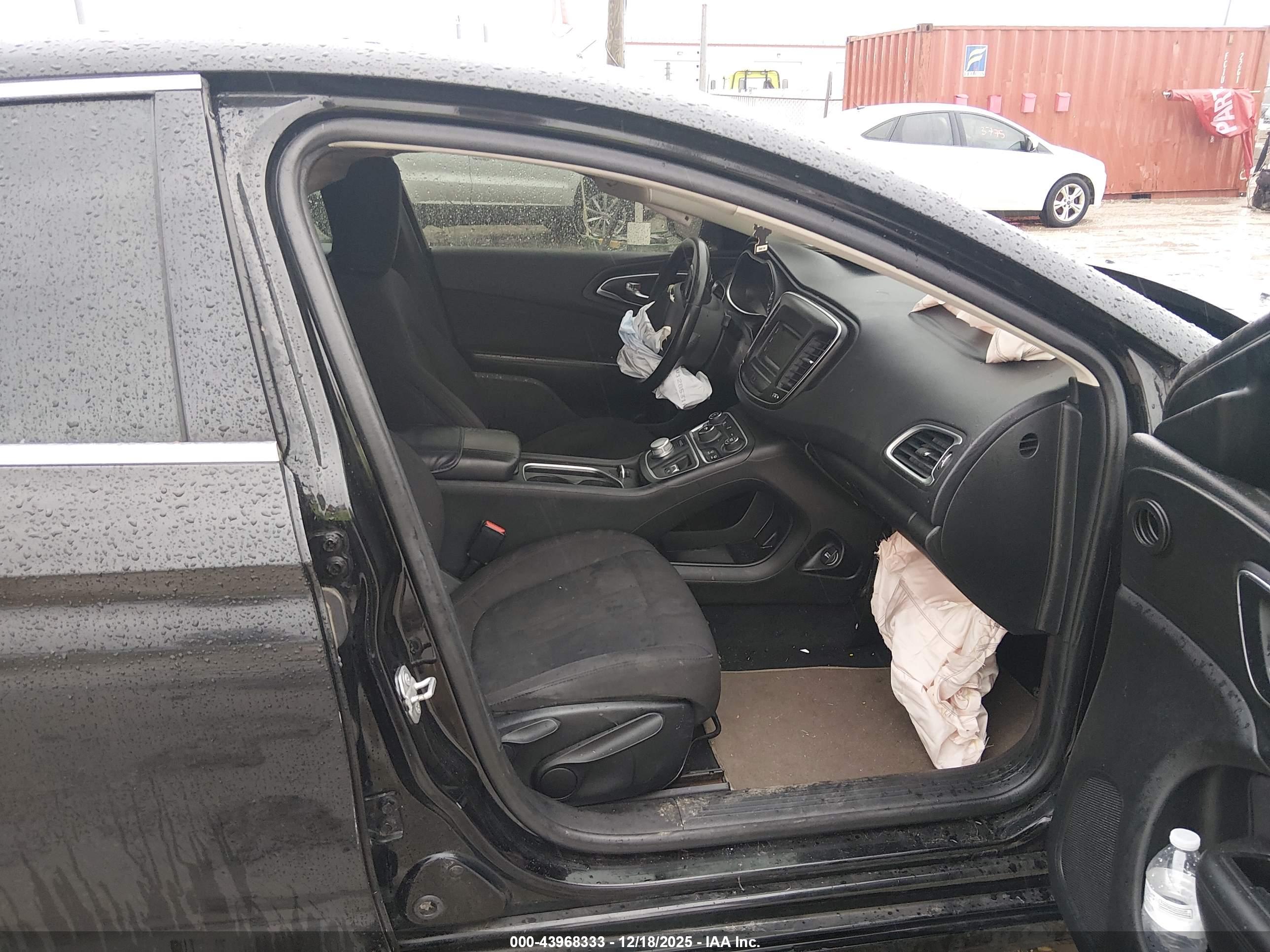 CHRYSLER 200 image 5