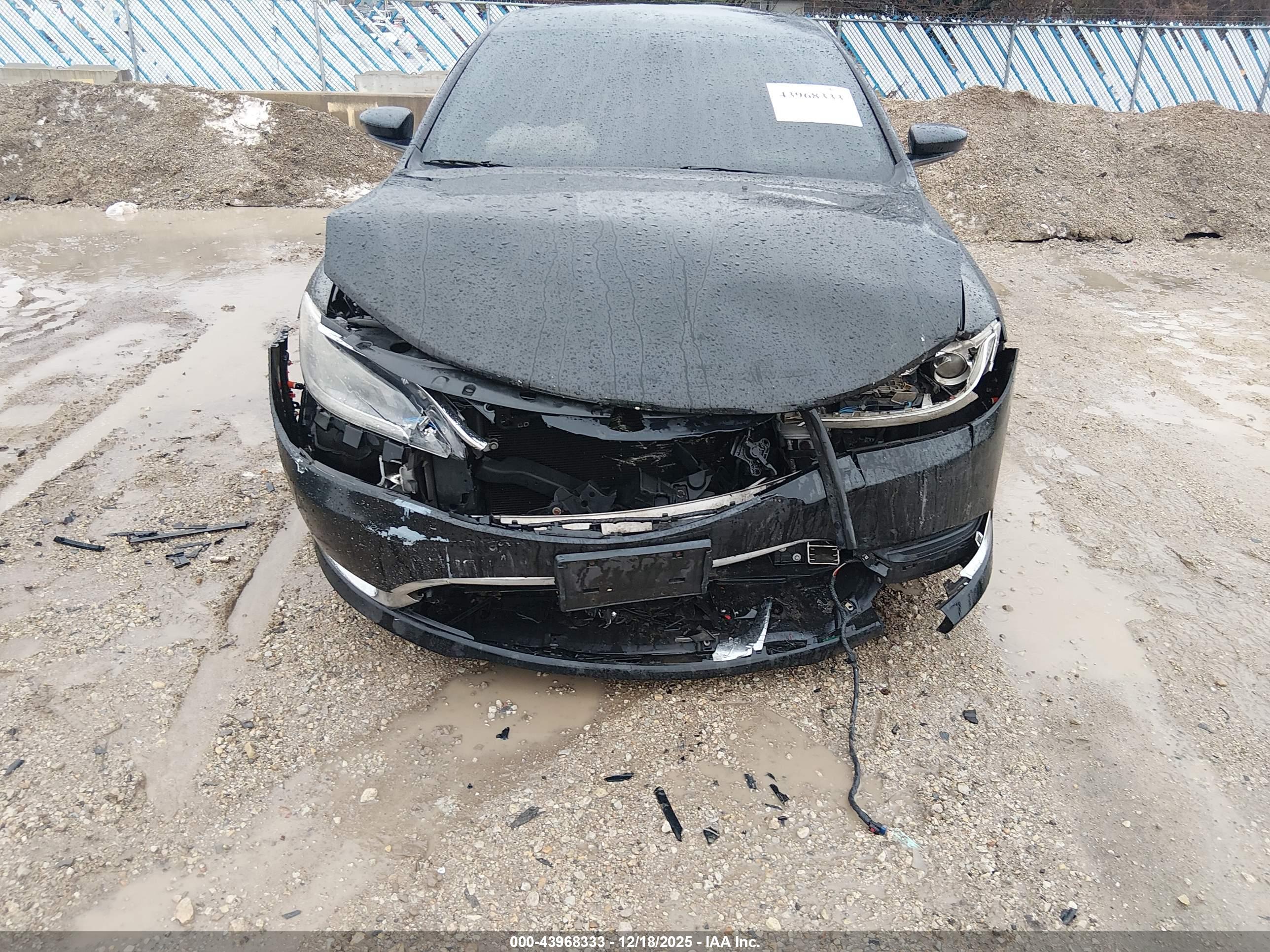CHRYSLER 200 image 6