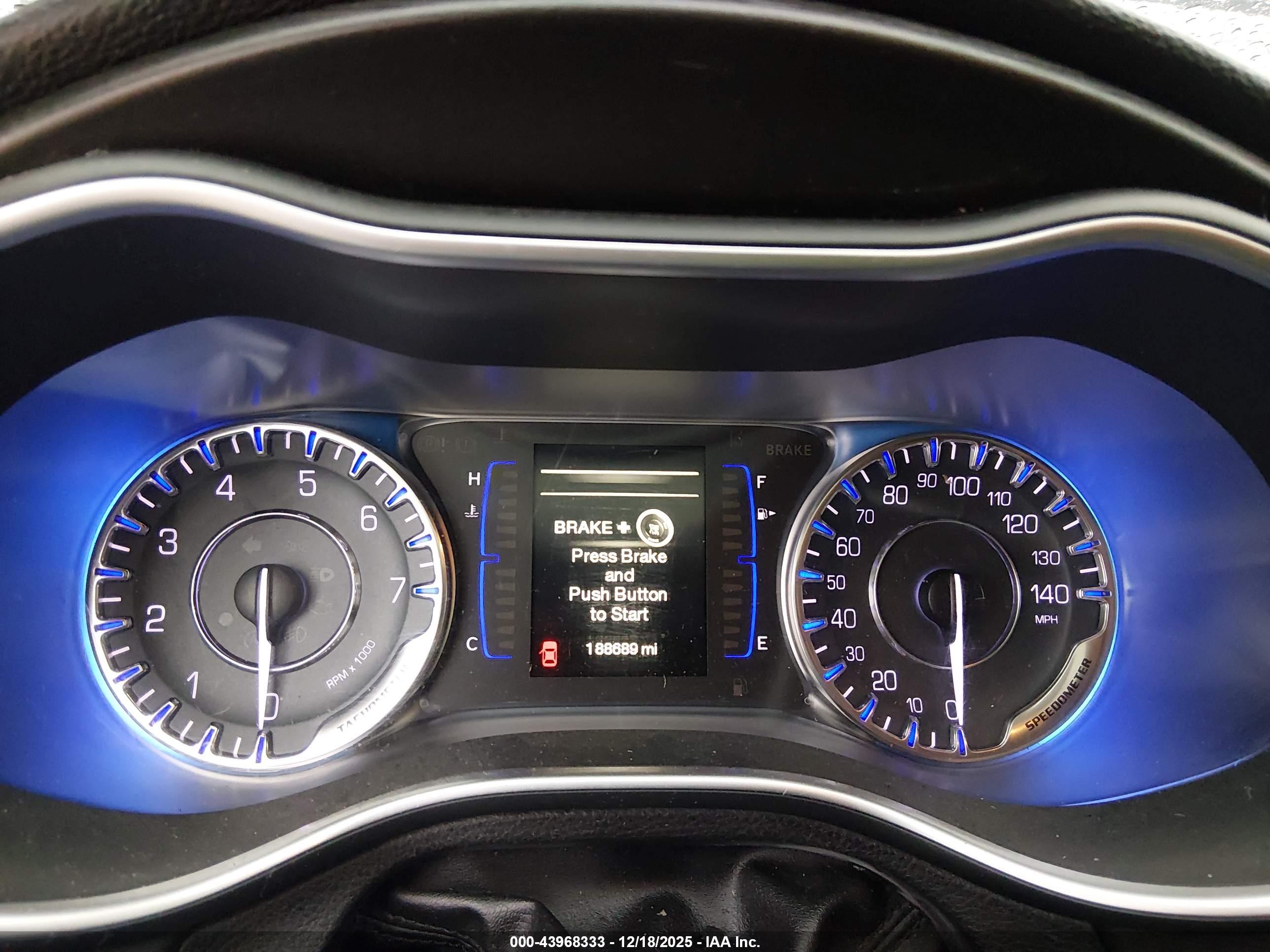 CHRYSLER 200 image 7