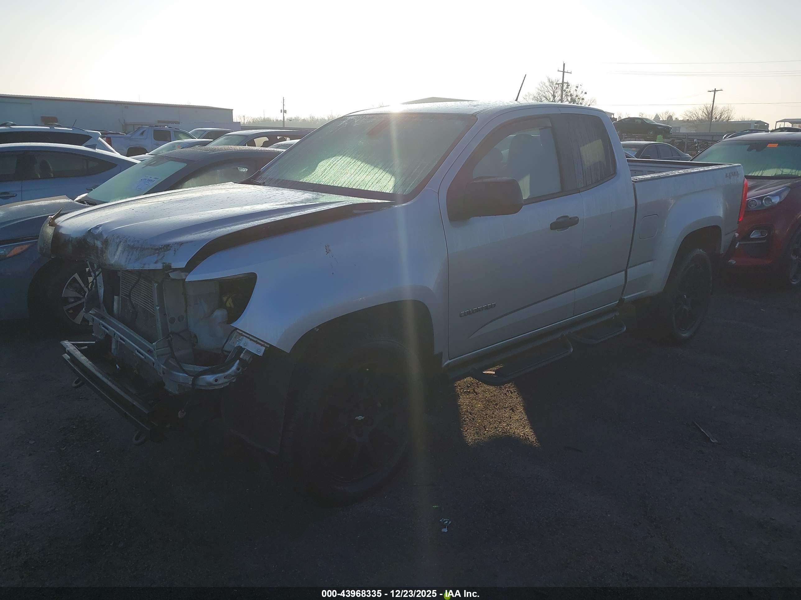 CHEVROLET COLORADO image 2
