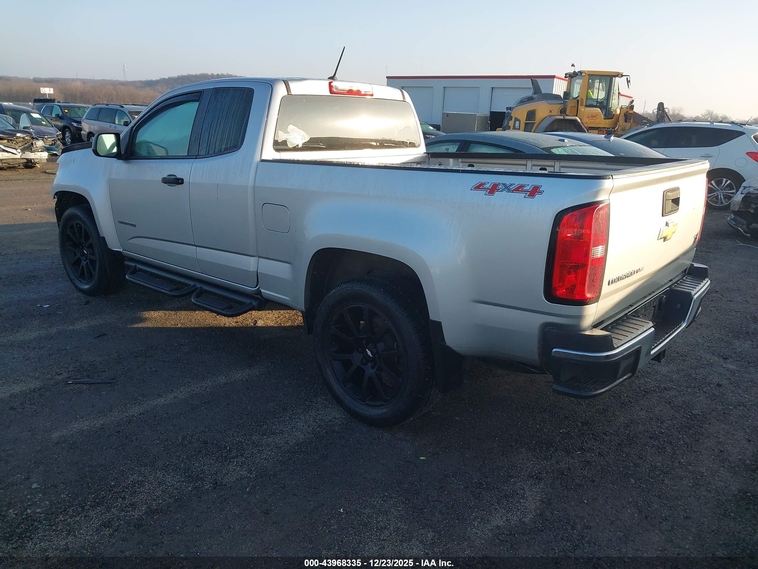 CHEVROLET COLORADO image 3