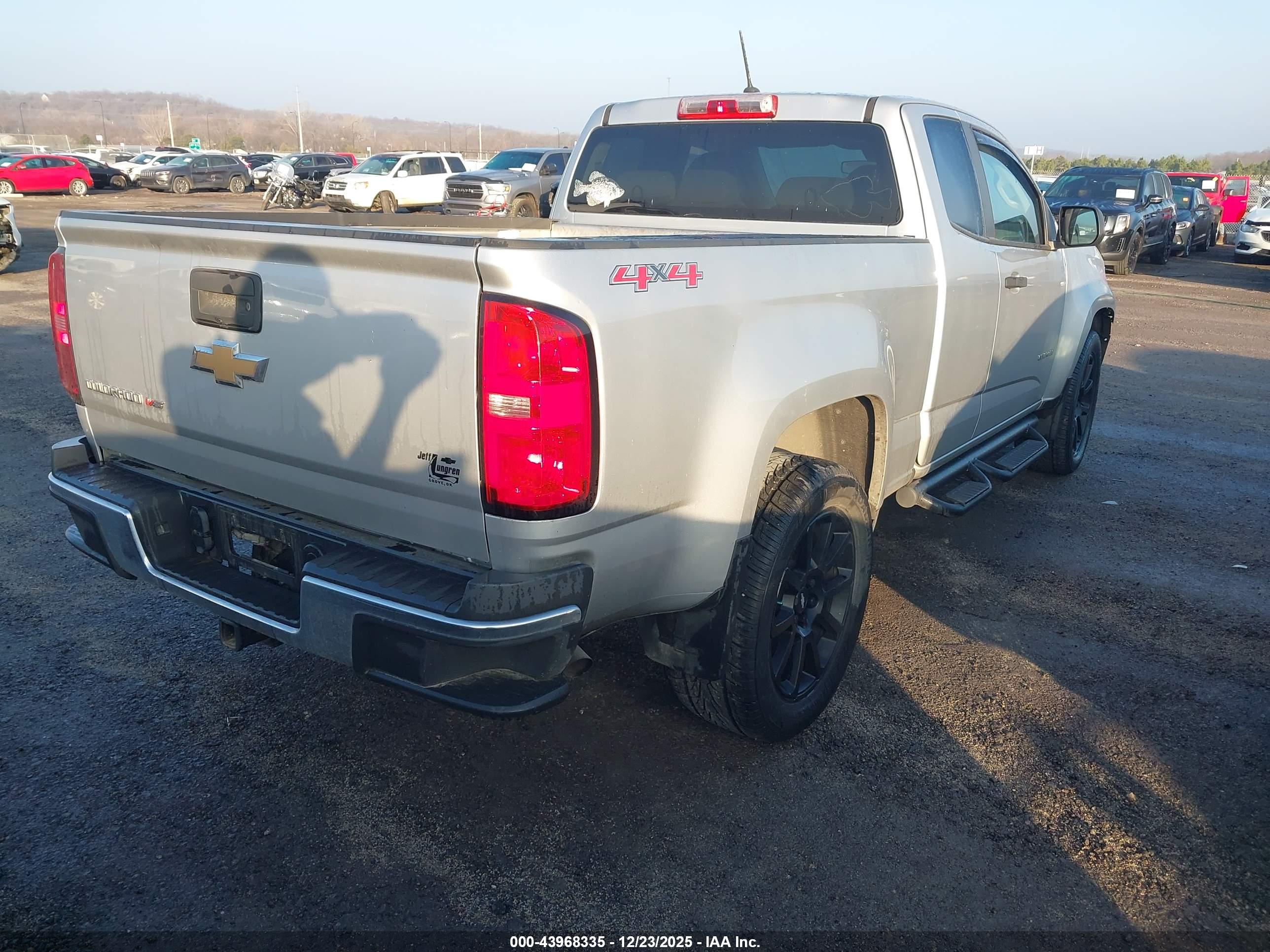 CHEVROLET COLORADO image 4