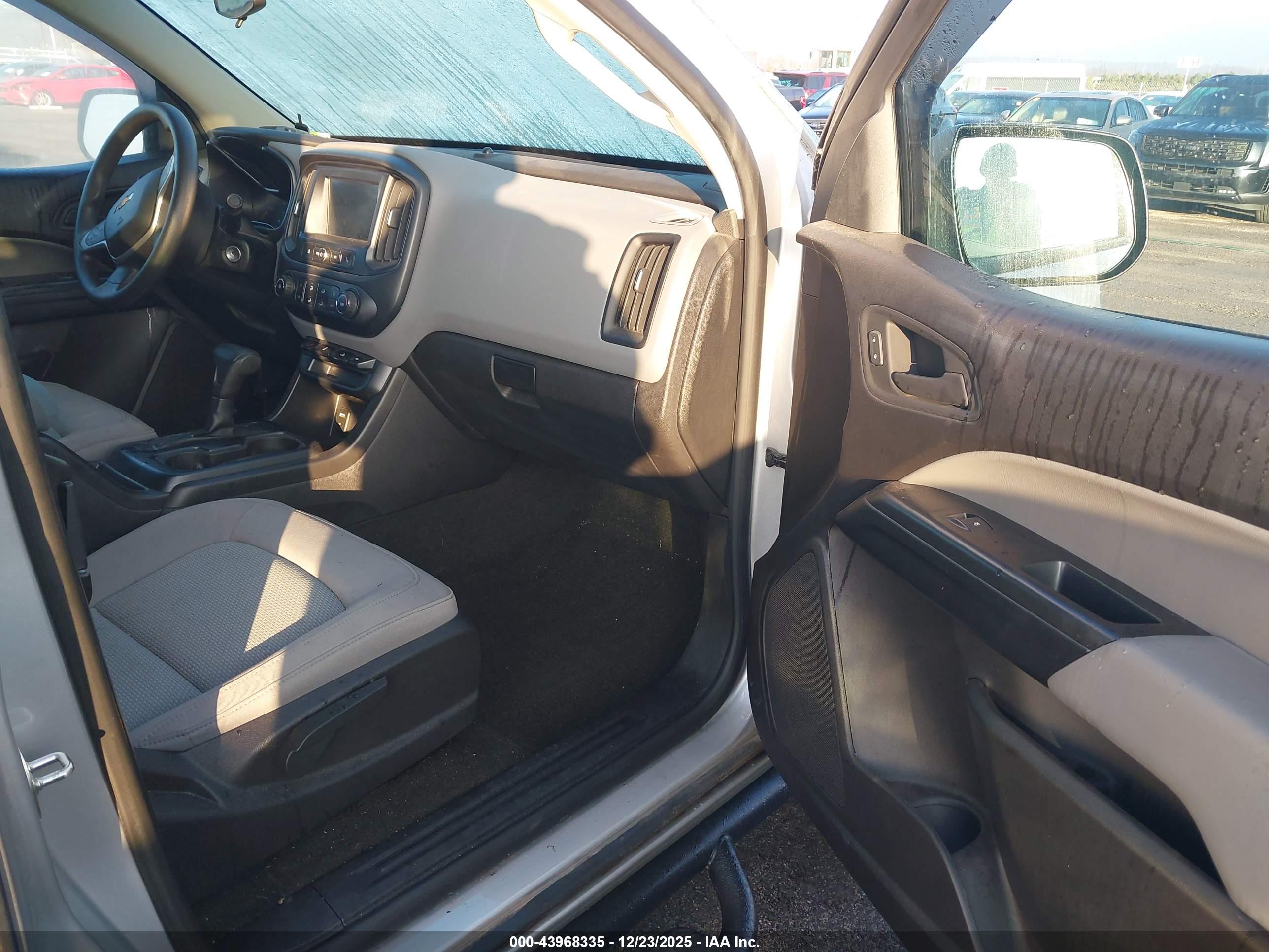 CHEVROLET COLORADO image 5