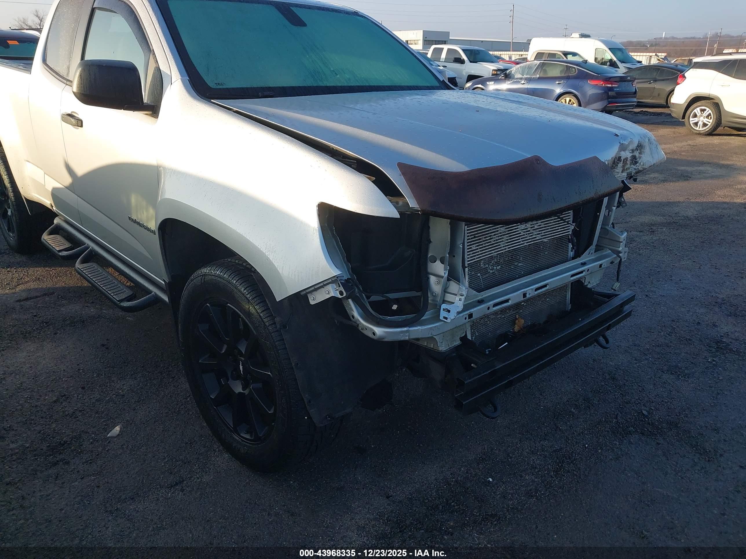 CHEVROLET COLORADO image 6