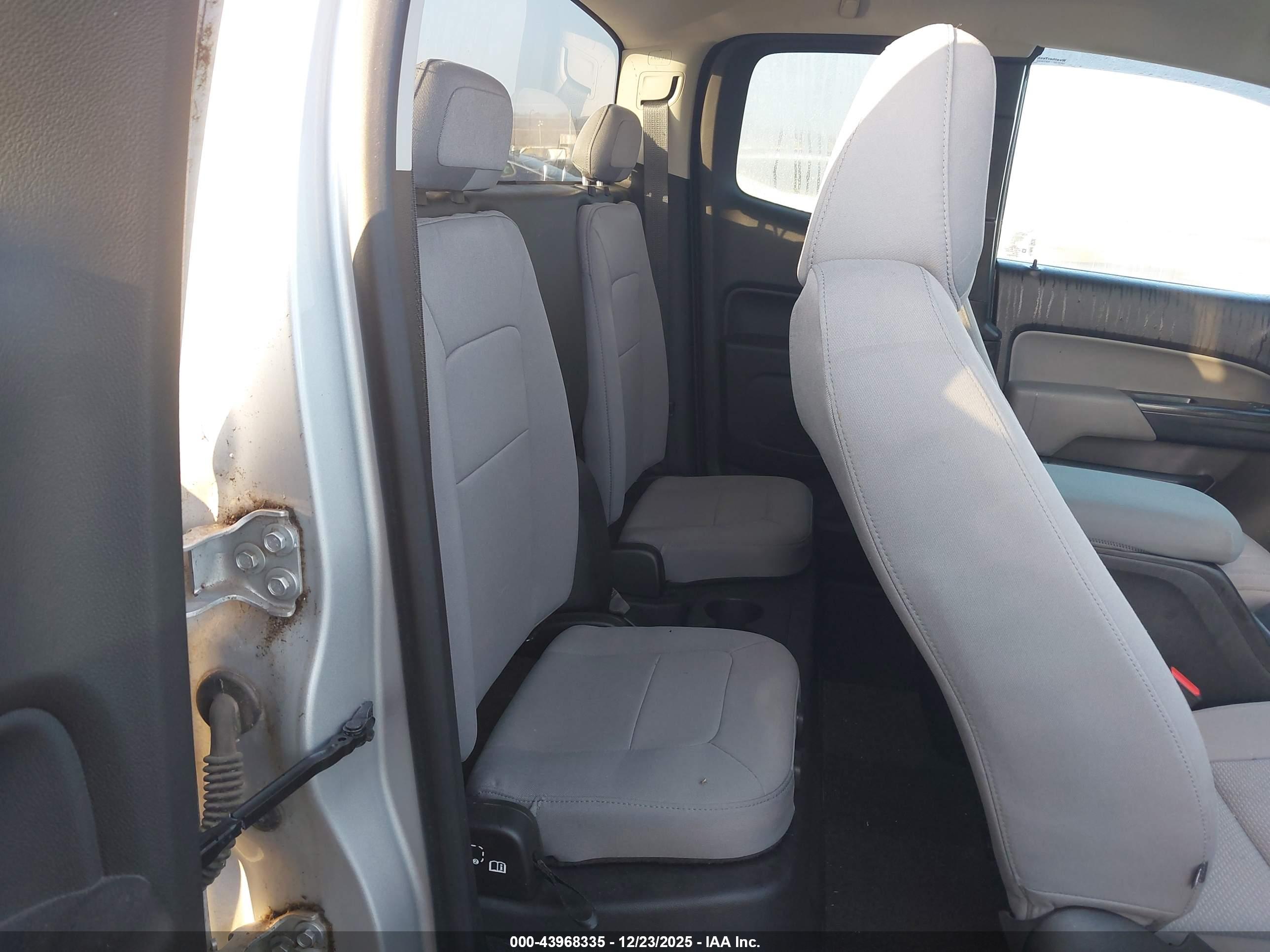CHEVROLET COLORADO image 8