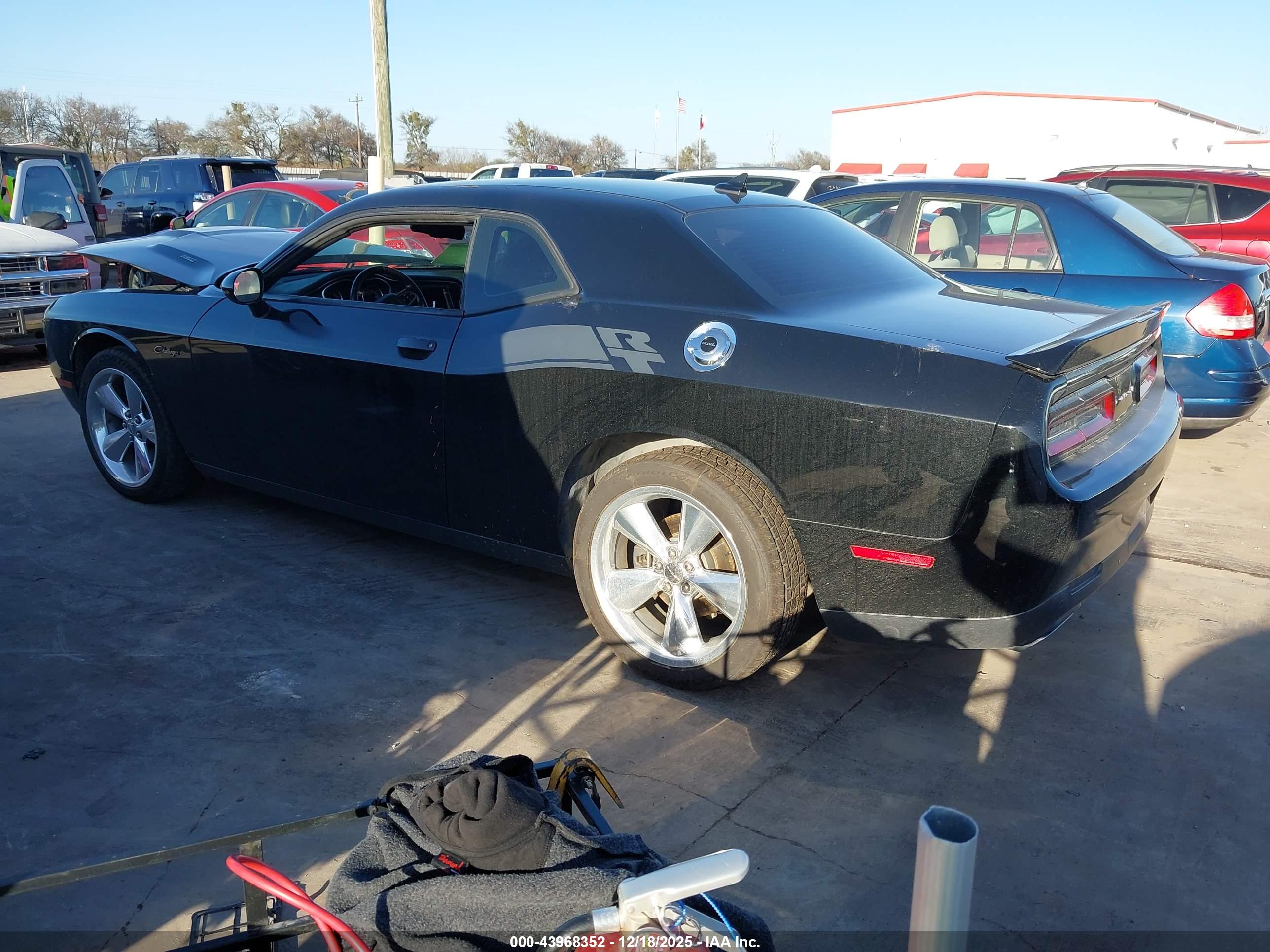 DODGE CHALLENGER image 3