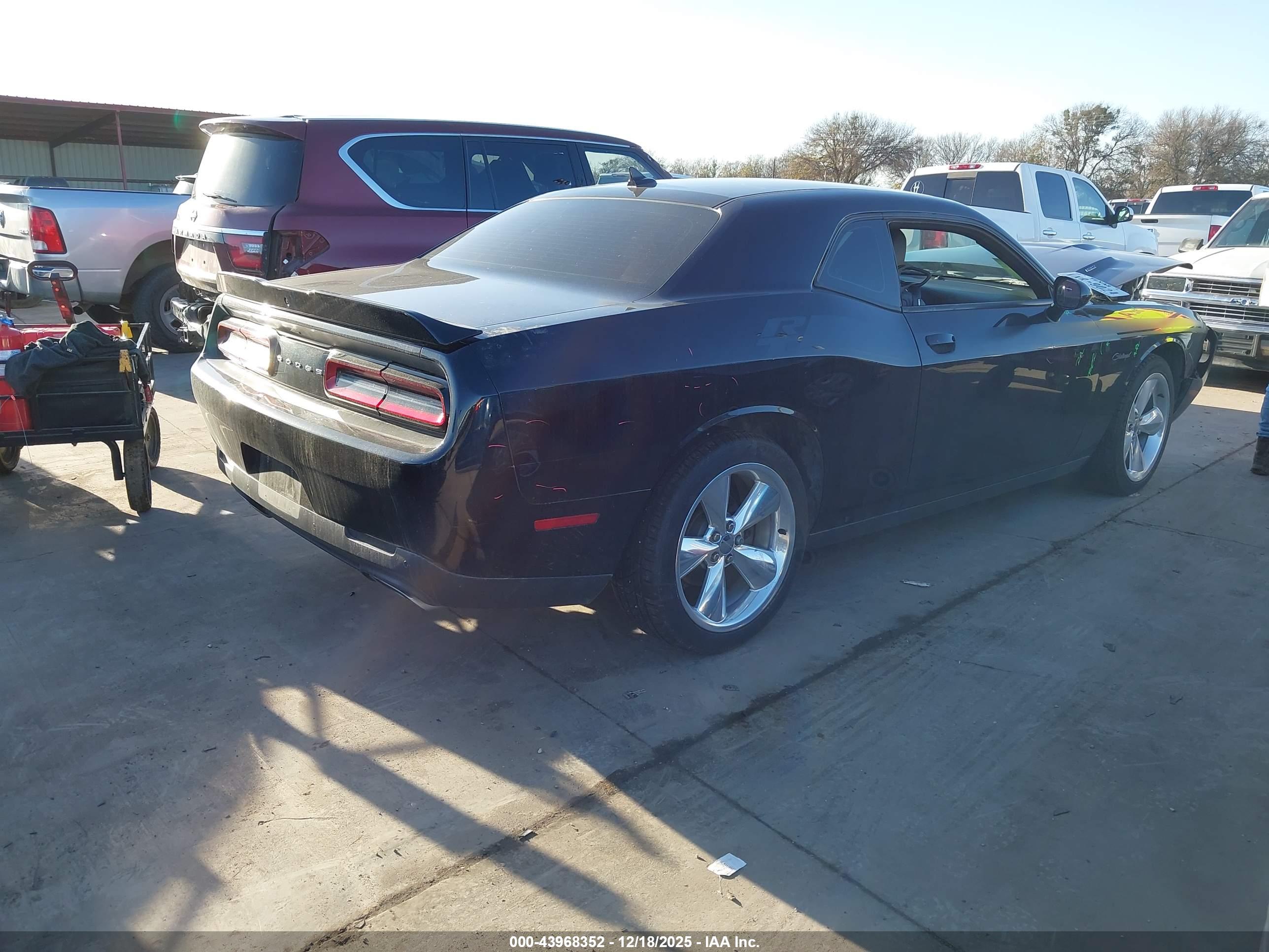 DODGE CHALLENGER image 4