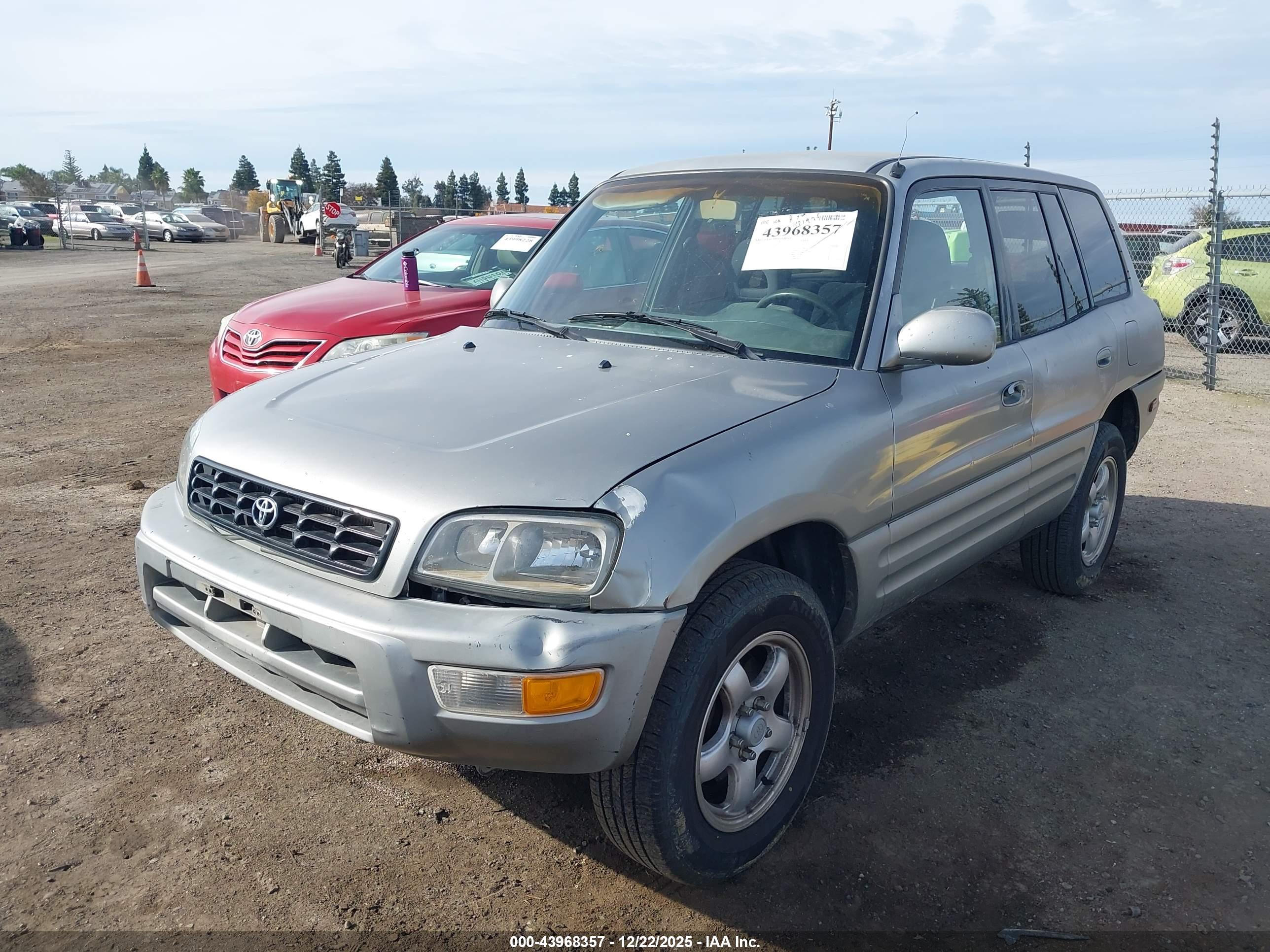 TOYOTA RAV4 image 2
