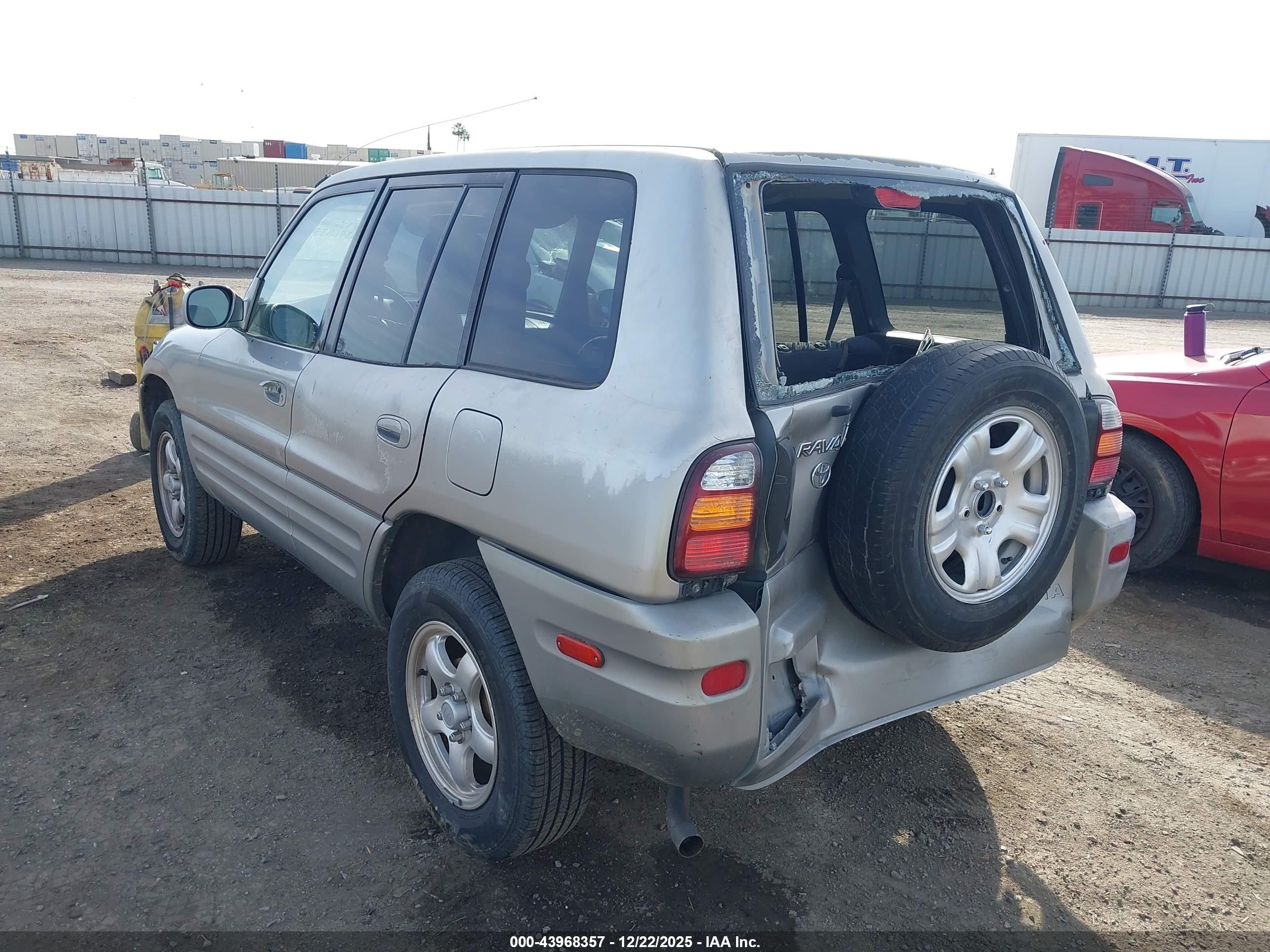 TOYOTA RAV4 image 3