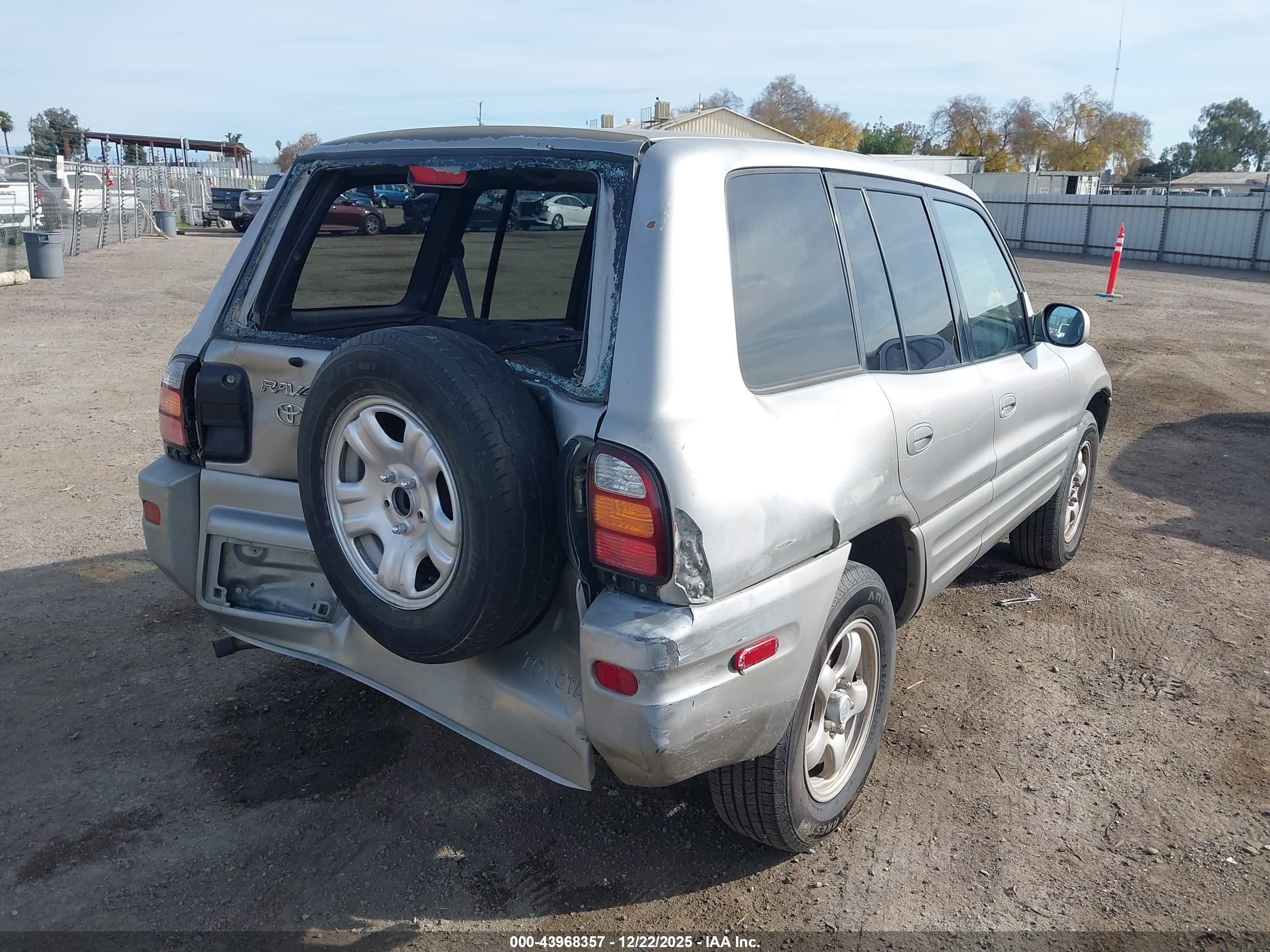 TOYOTA RAV4 image 4