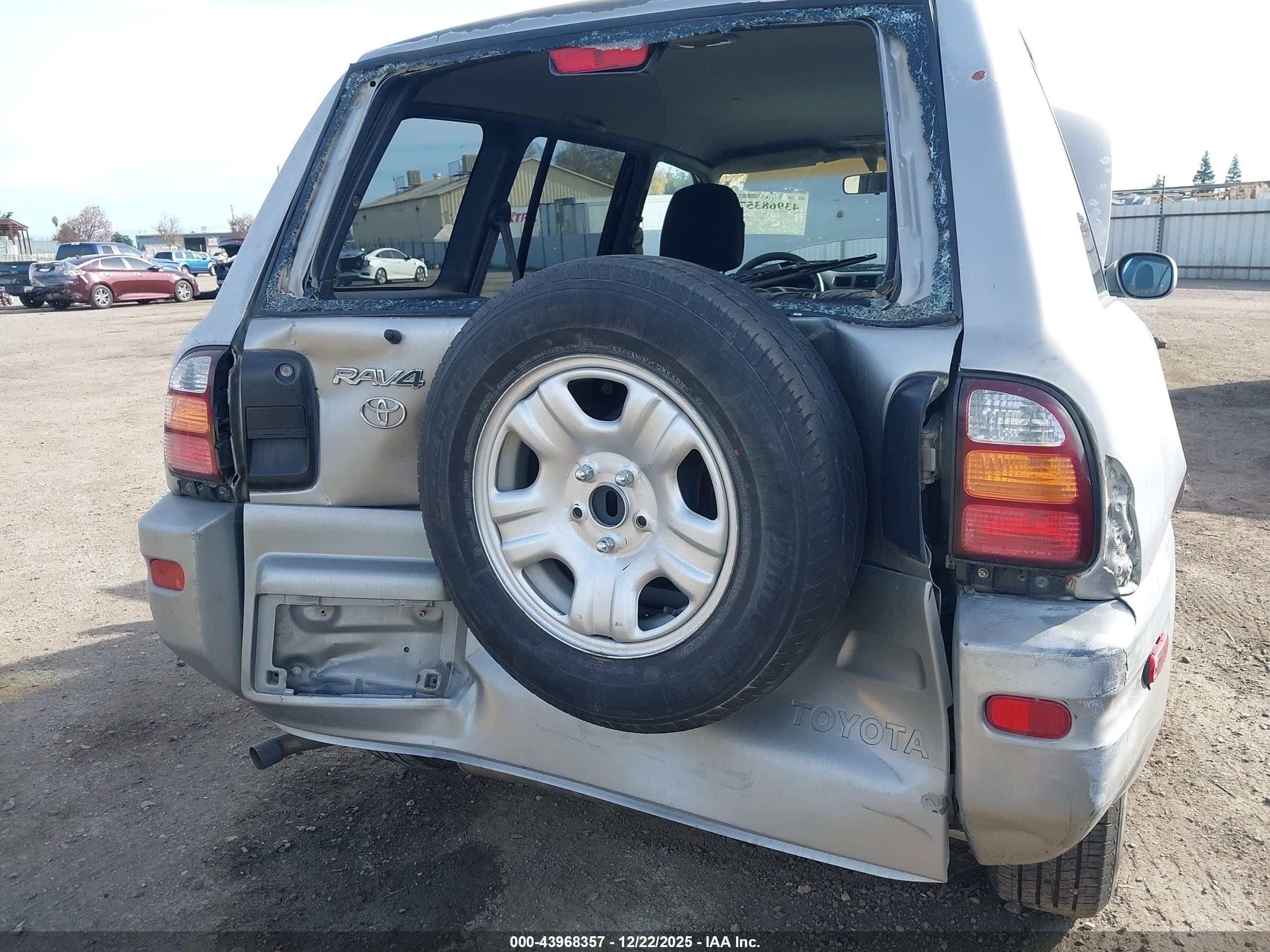 TOYOTA RAV4 image 6