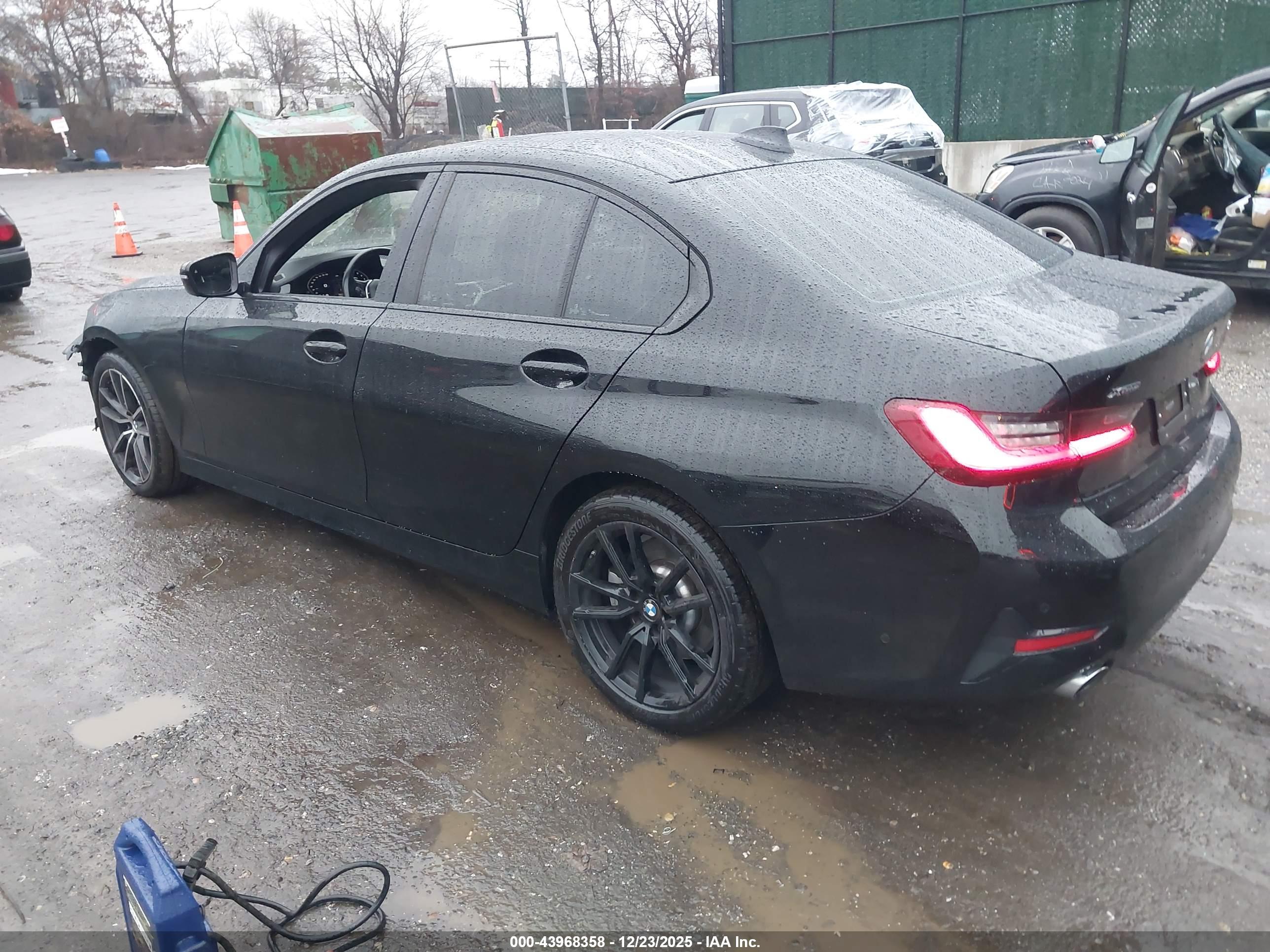 BMW 330I image 3