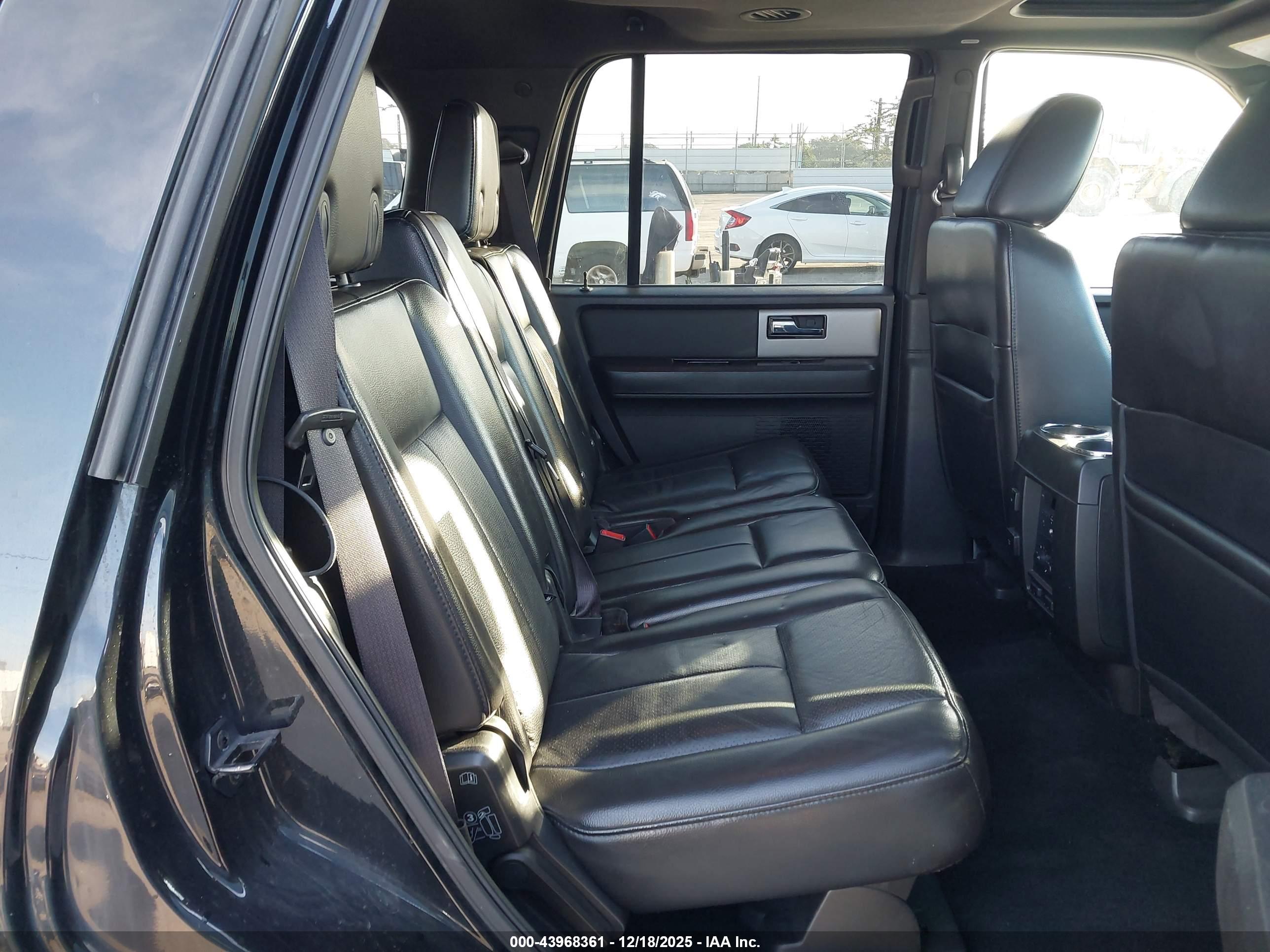 FORD EXPEDITION image 8