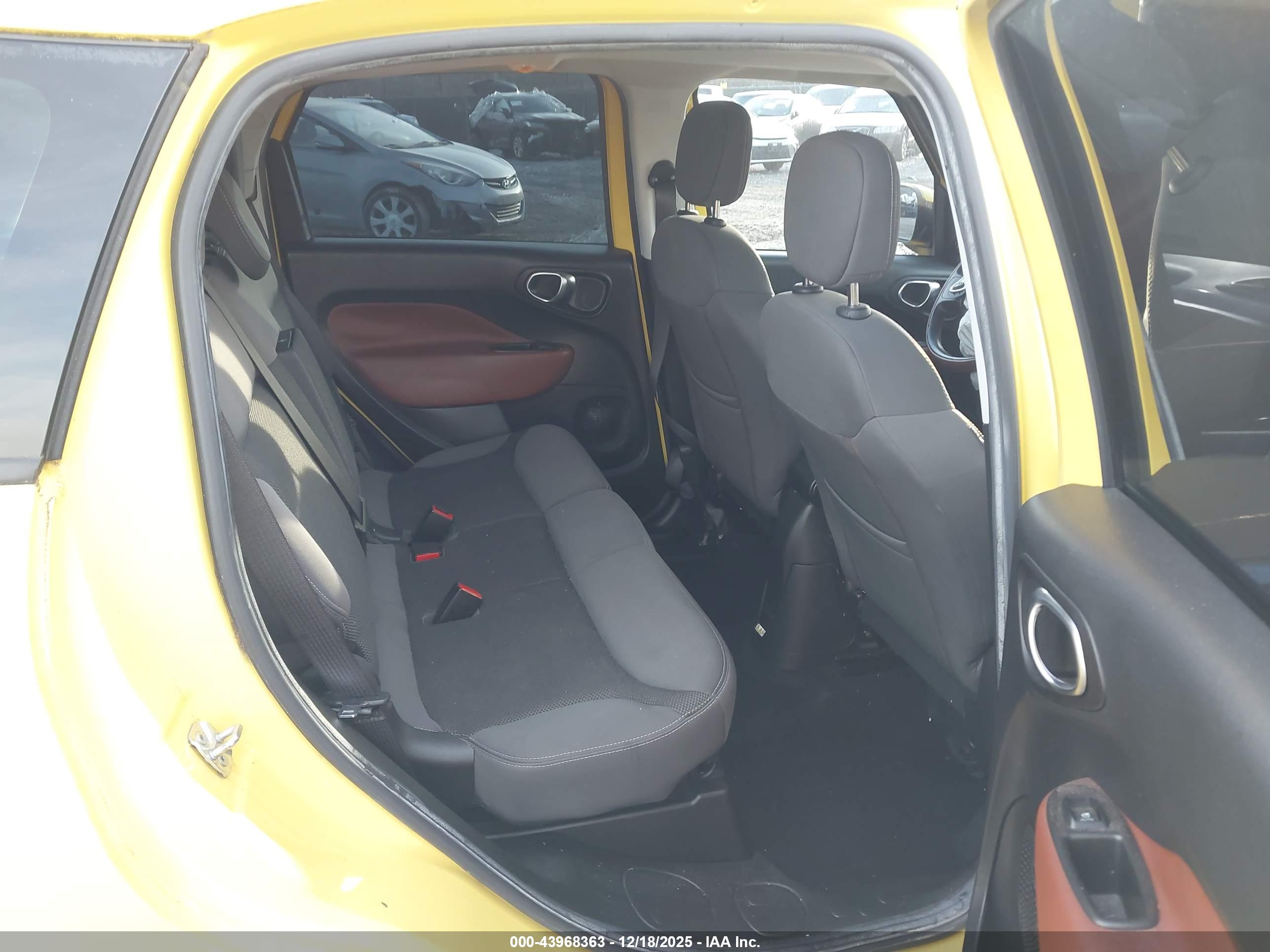 FIAT 500L image 8