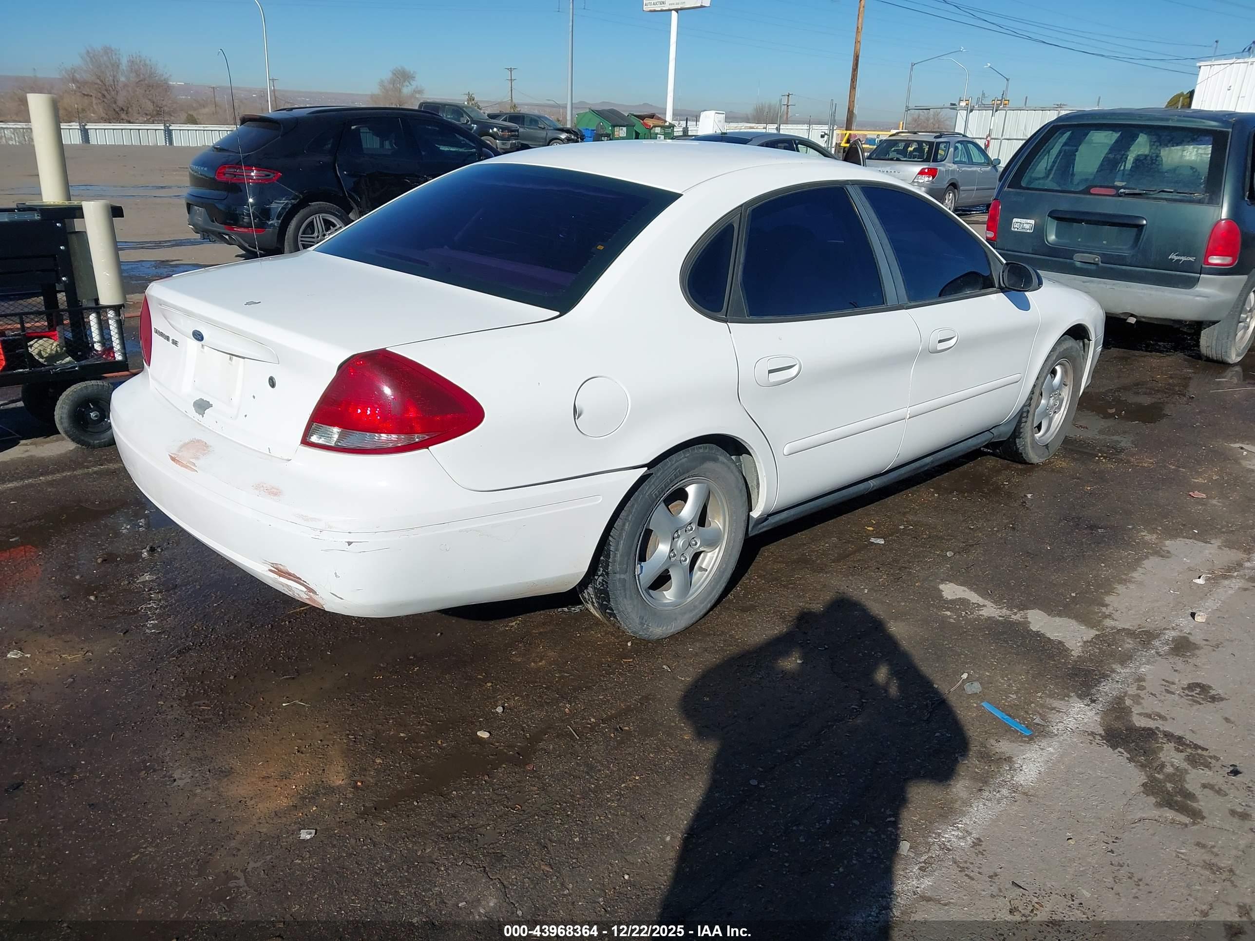 FORD TAURUS image 4