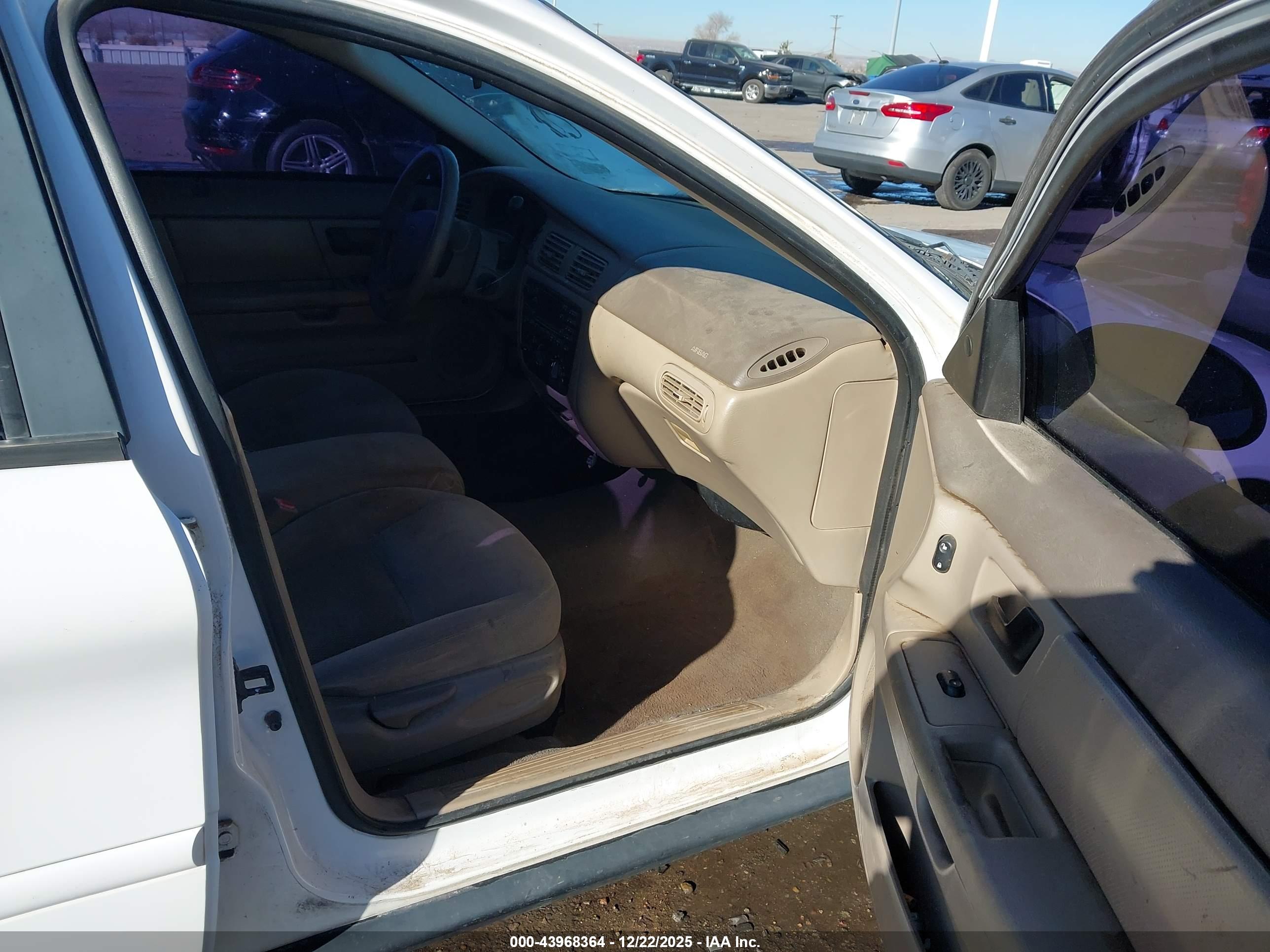 FORD TAURUS image 5