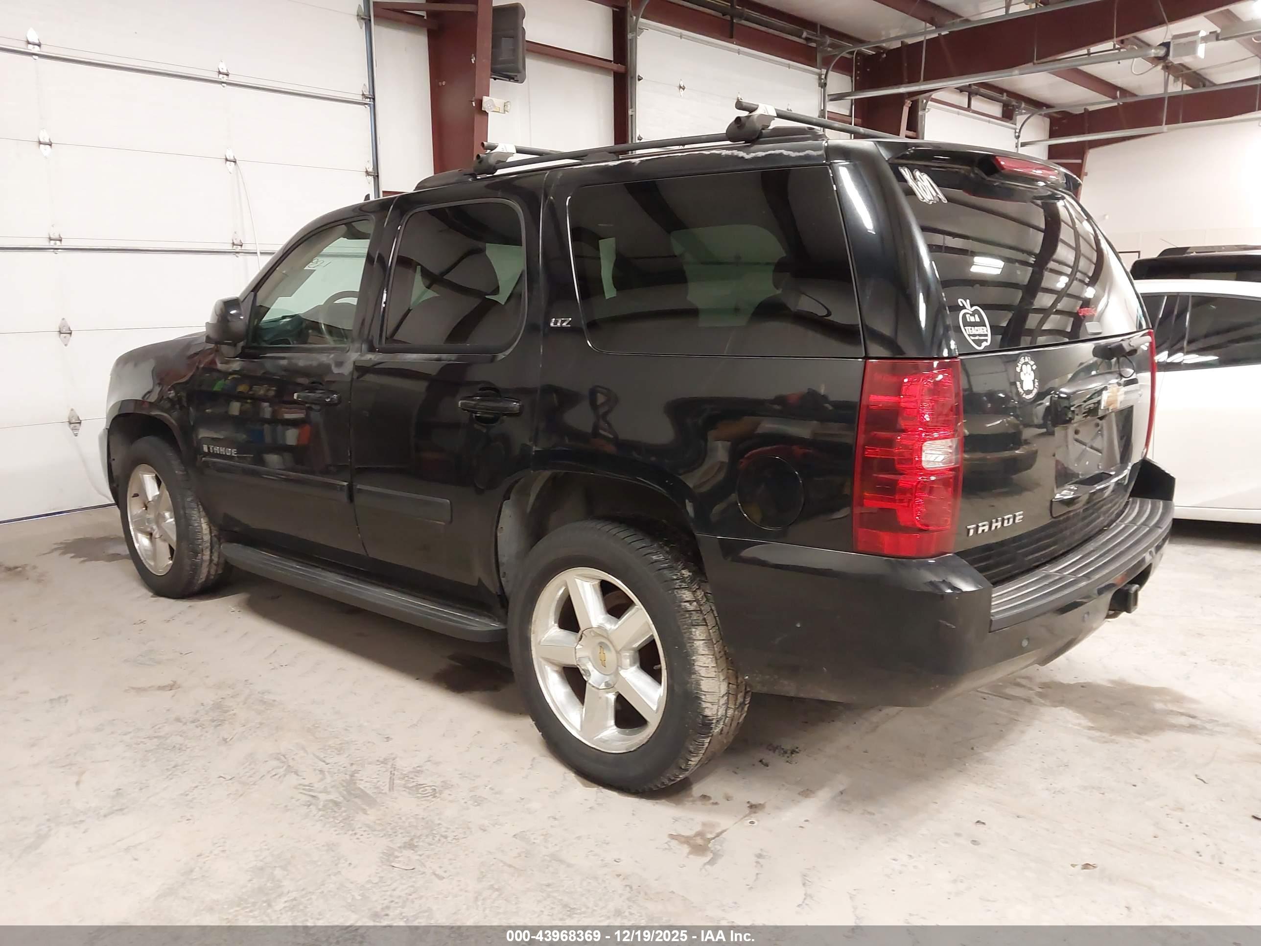 CHEVROLET TAHOE image 3