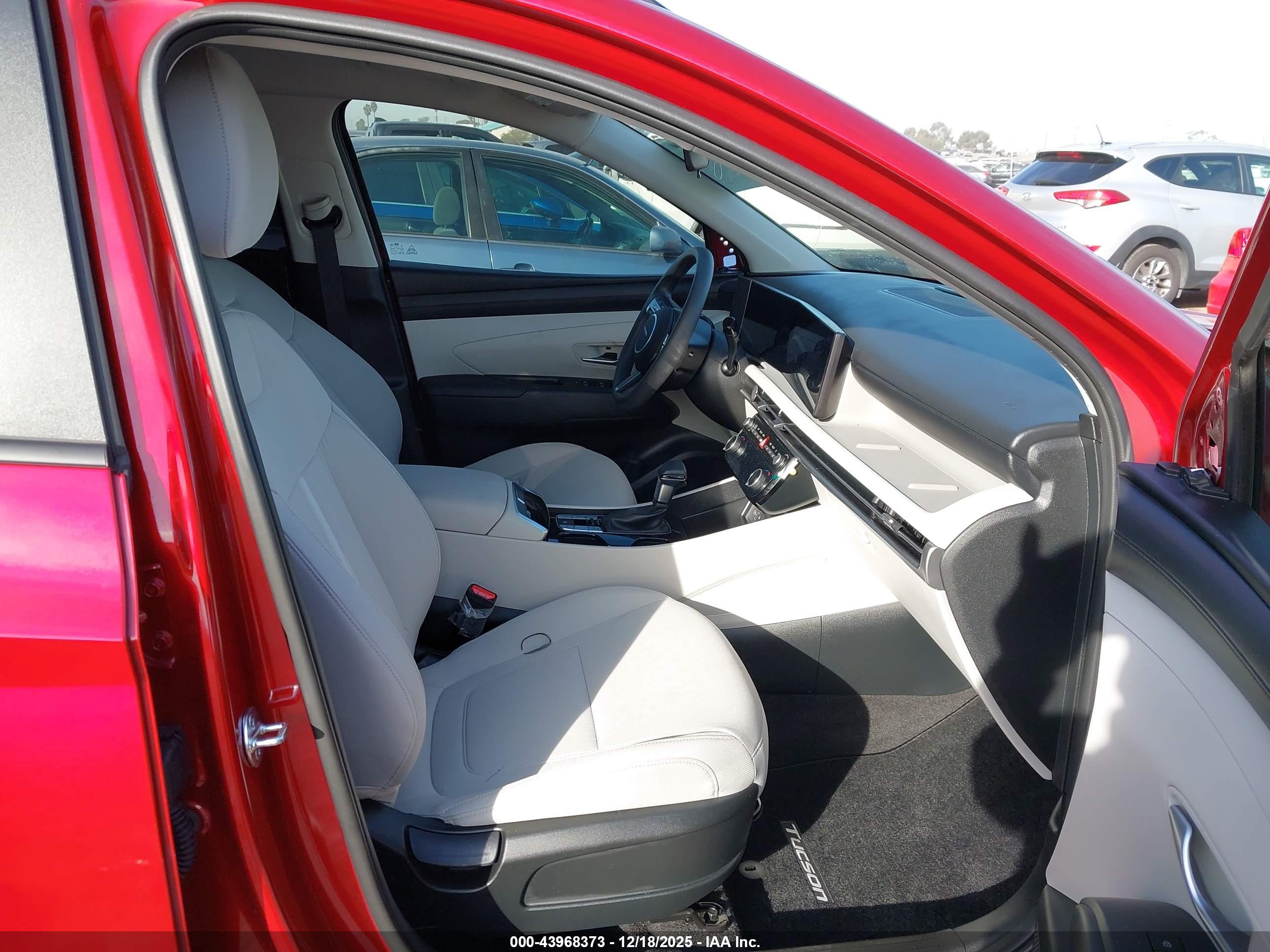 HYUNDAI TUCSON image 5