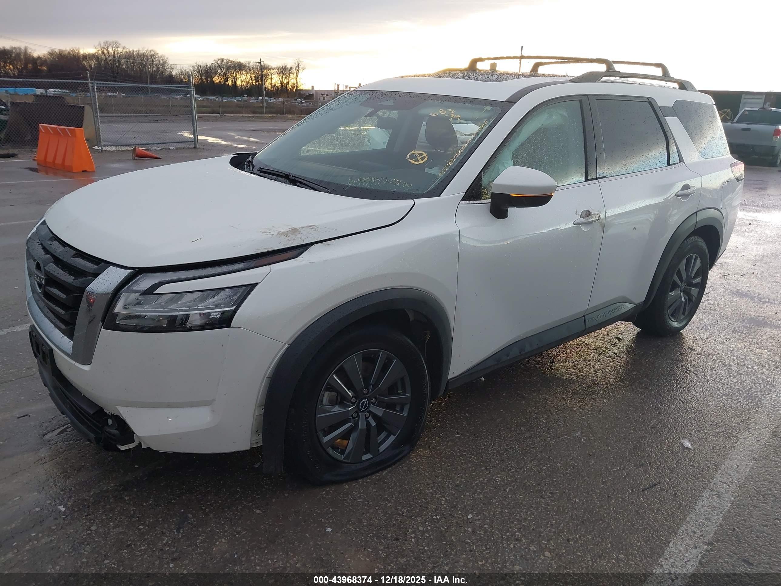 NISSAN PATHFINDER image 2