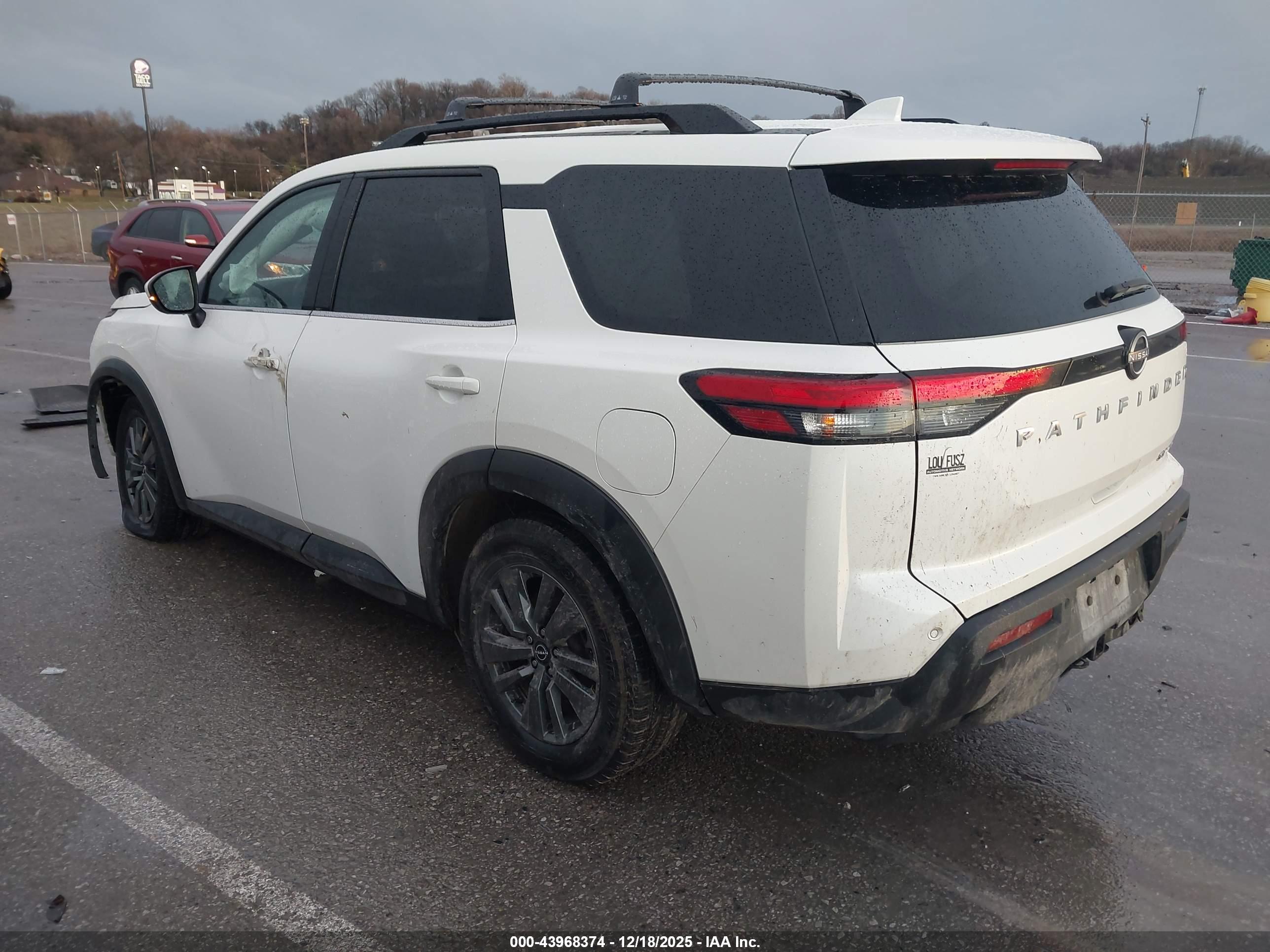 NISSAN PATHFINDER image 3