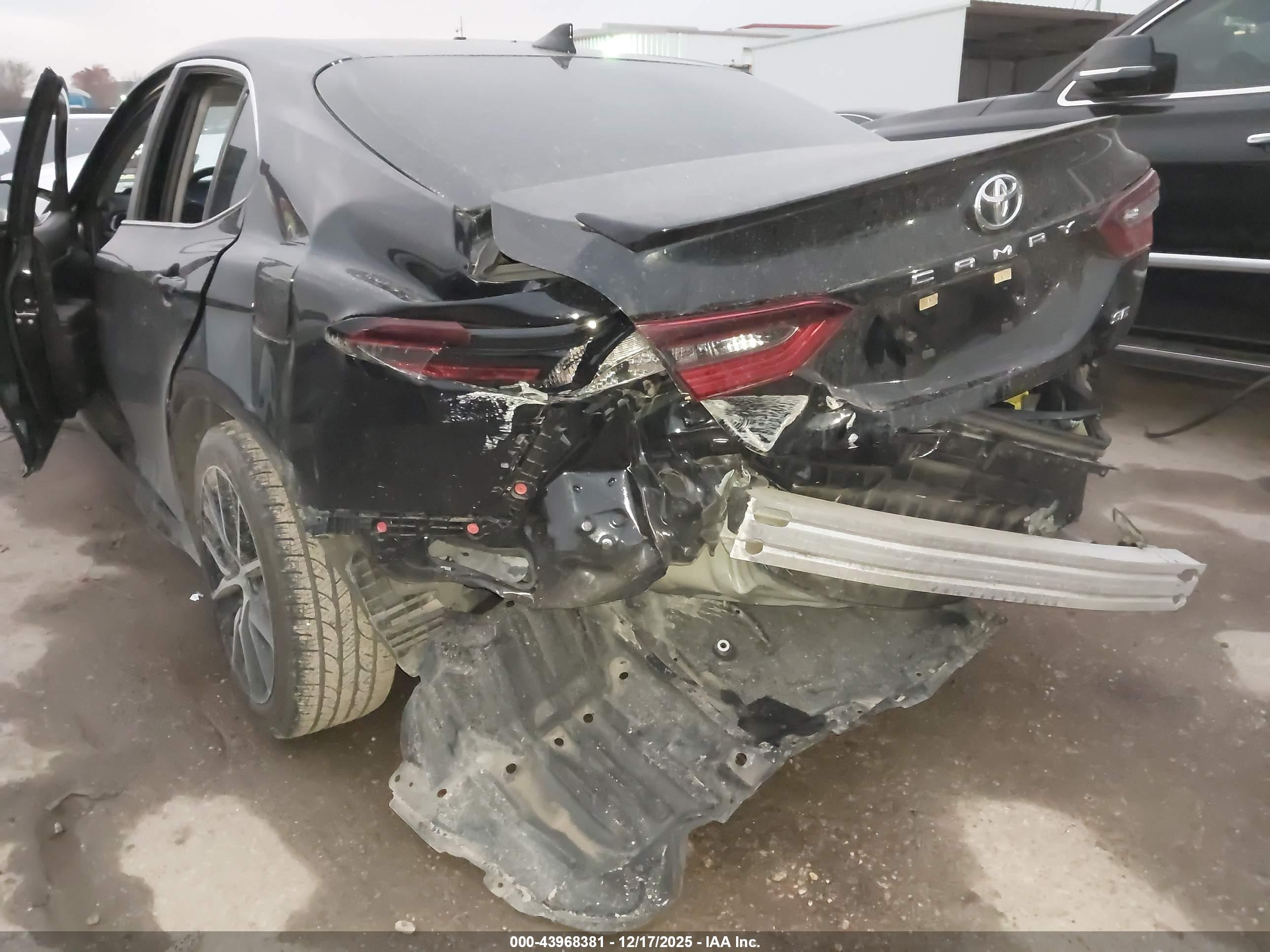 TOYOTA CAMRY image 6