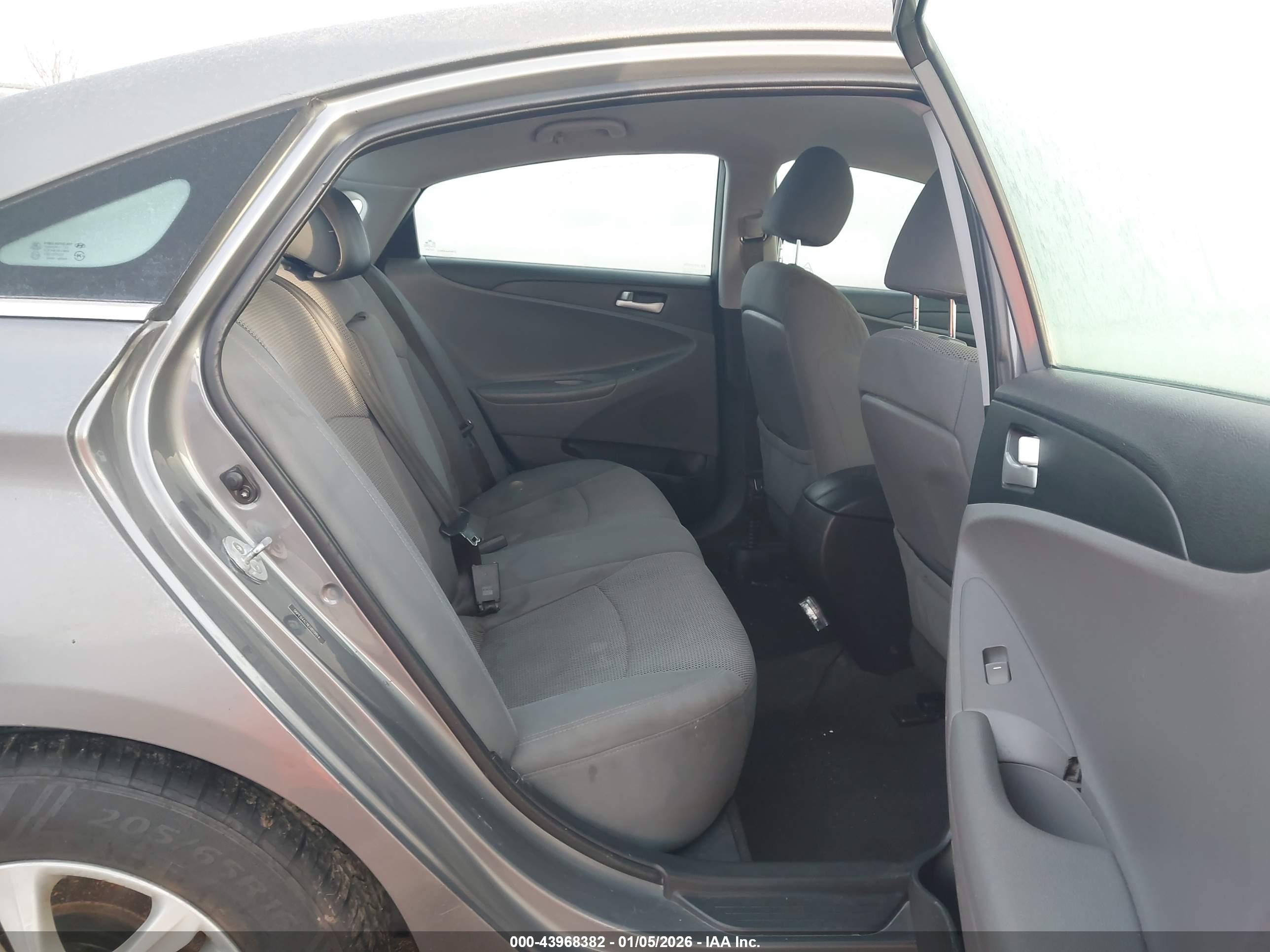 HYUNDAI SONATA image 8