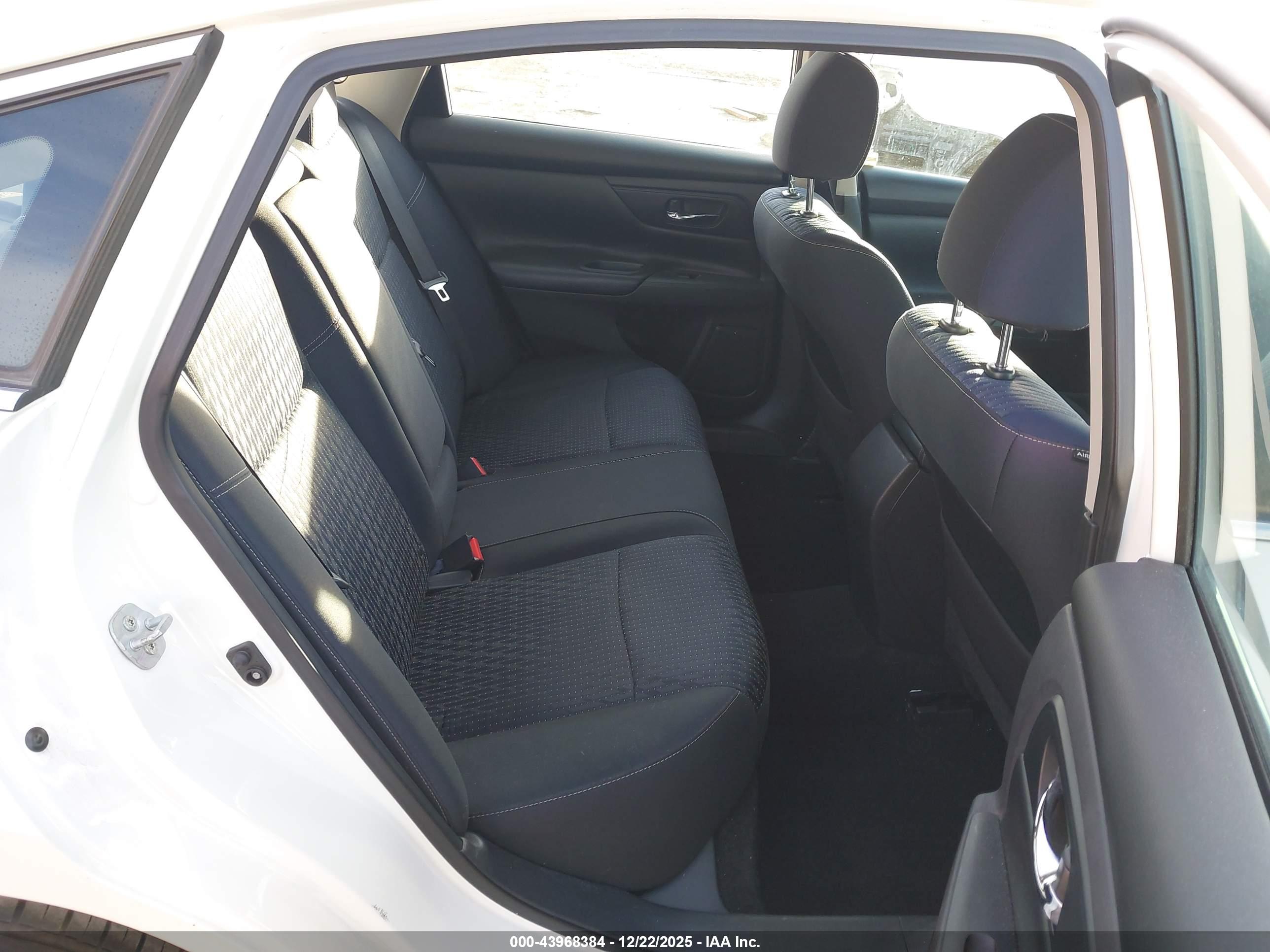 NISSAN ALTIMA image 8