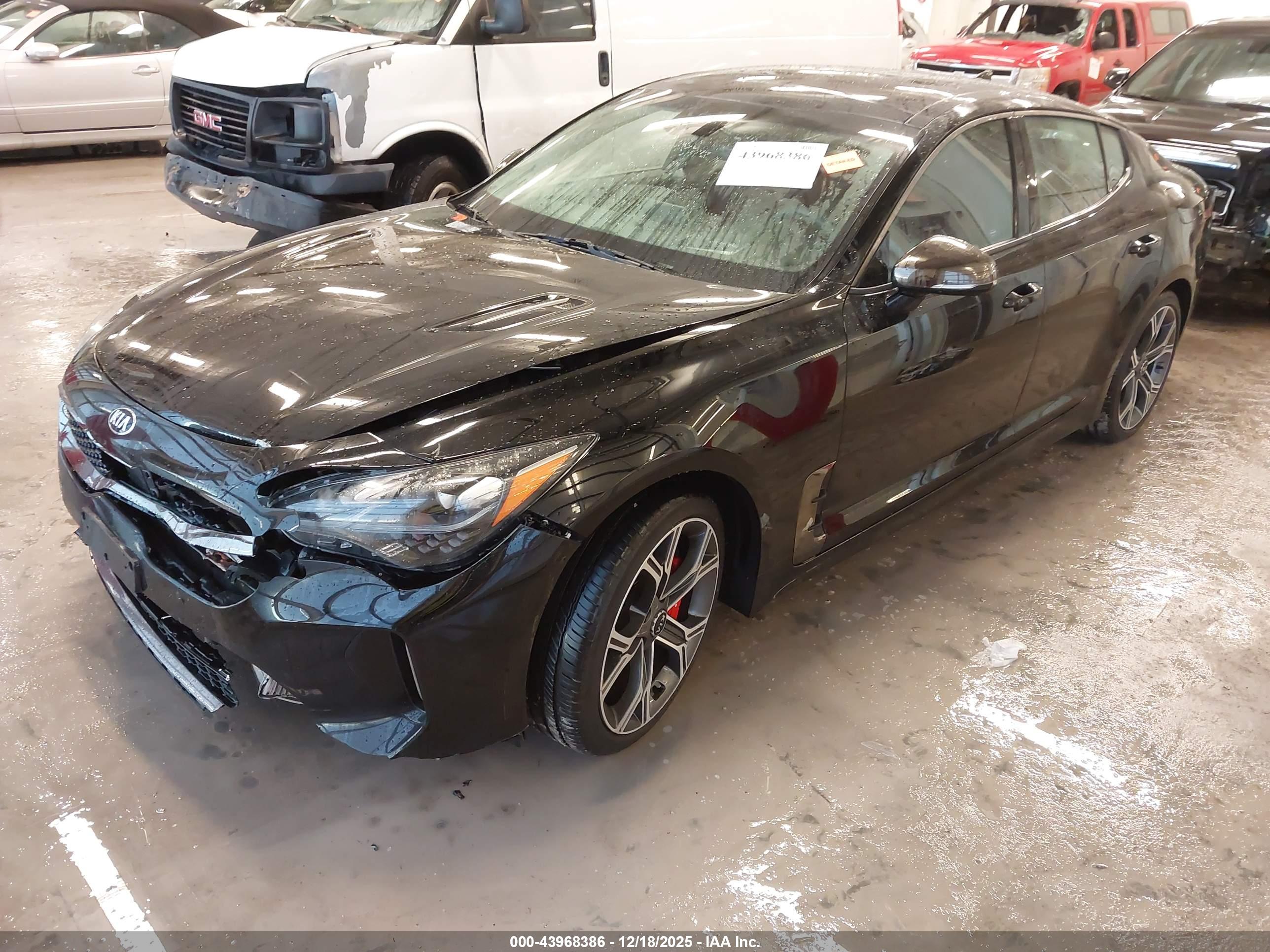 KIA STINGER image 2