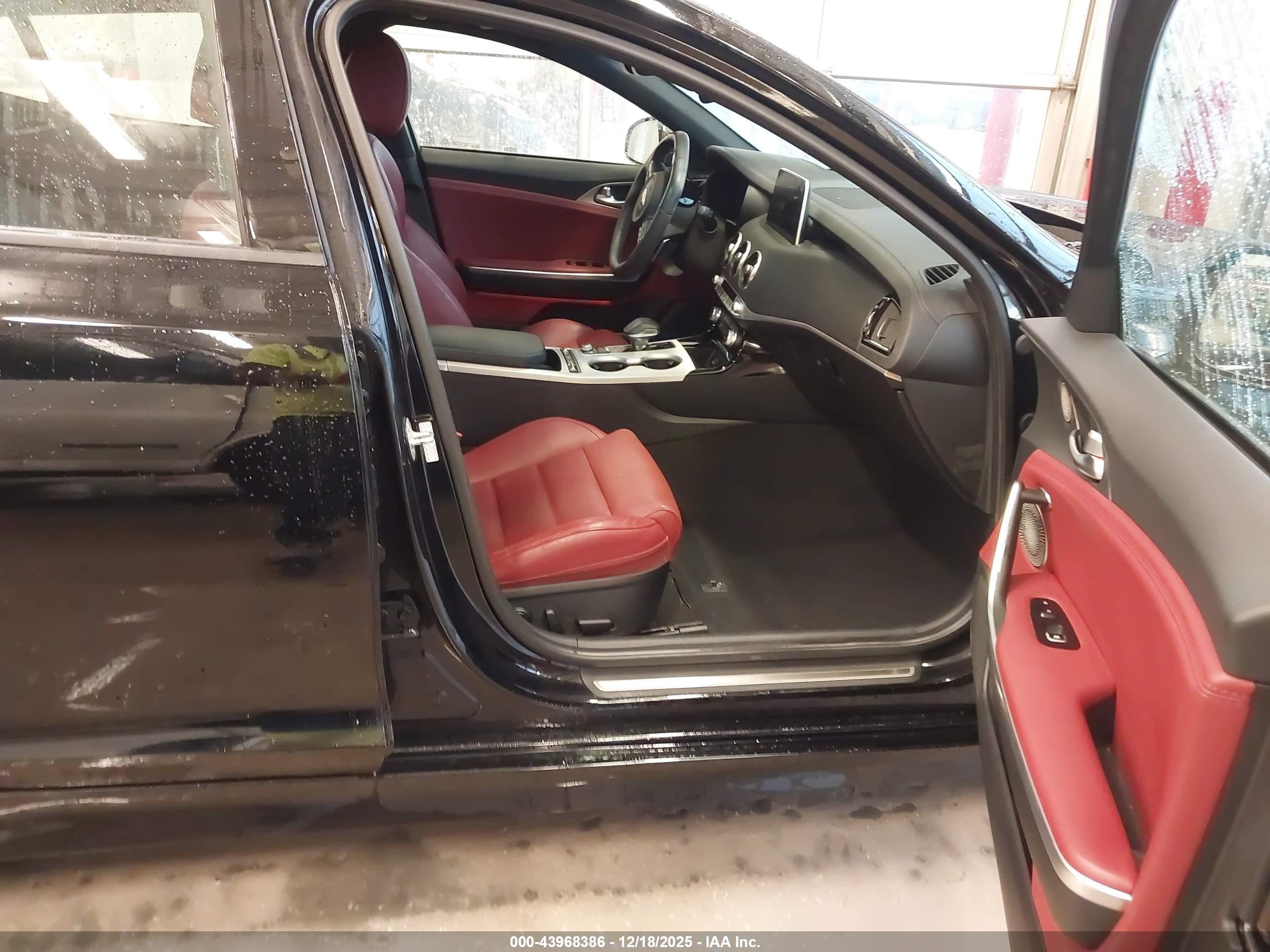 KIA STINGER image 5