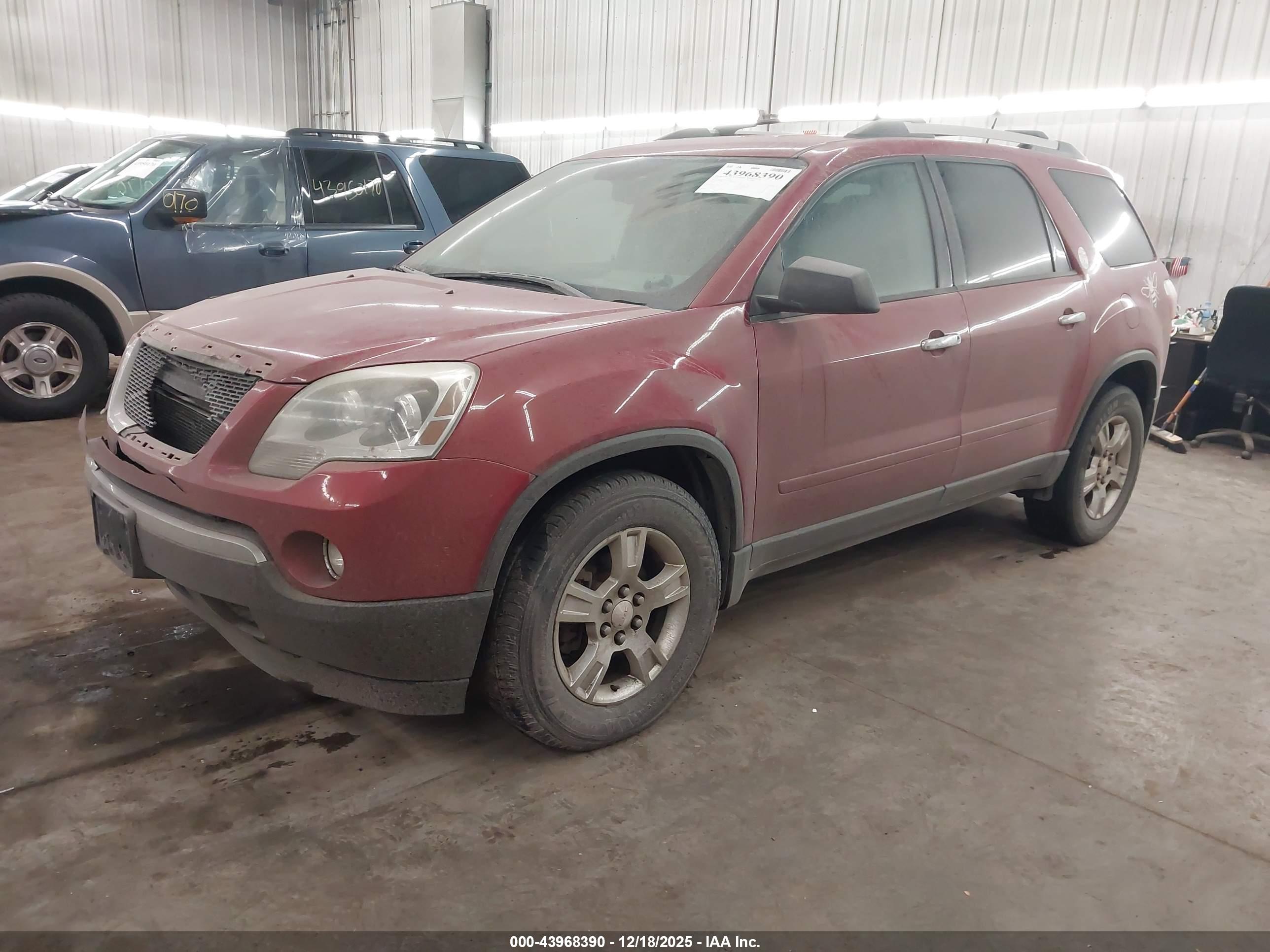 GMC ACADIA image 2