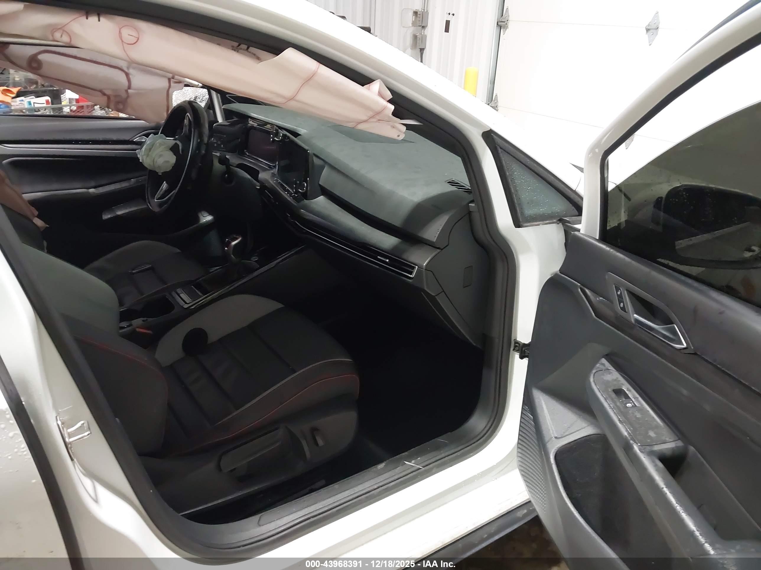 VOLKSWAGEN GOLF image 5