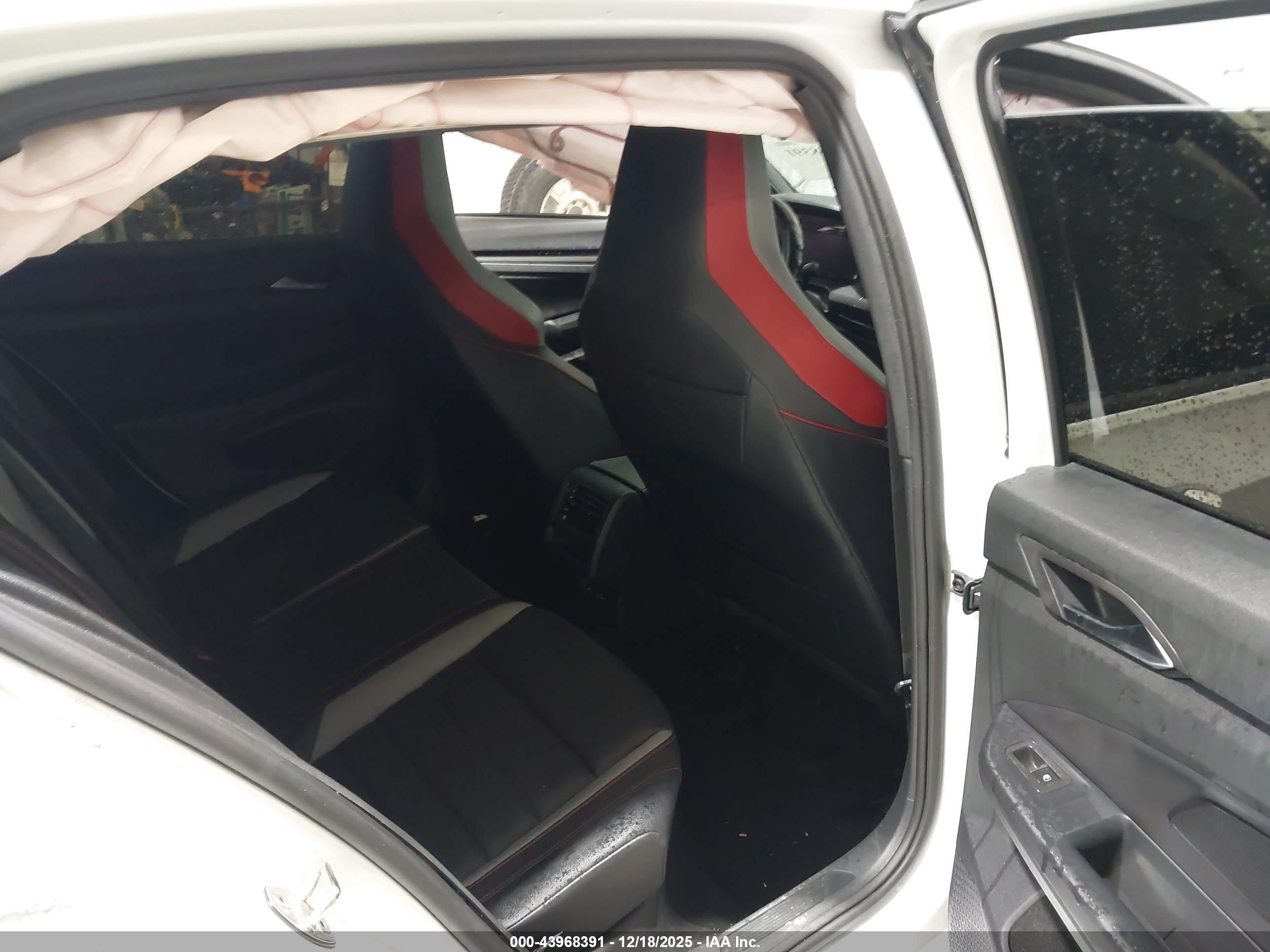 VOLKSWAGEN GOLF image 8