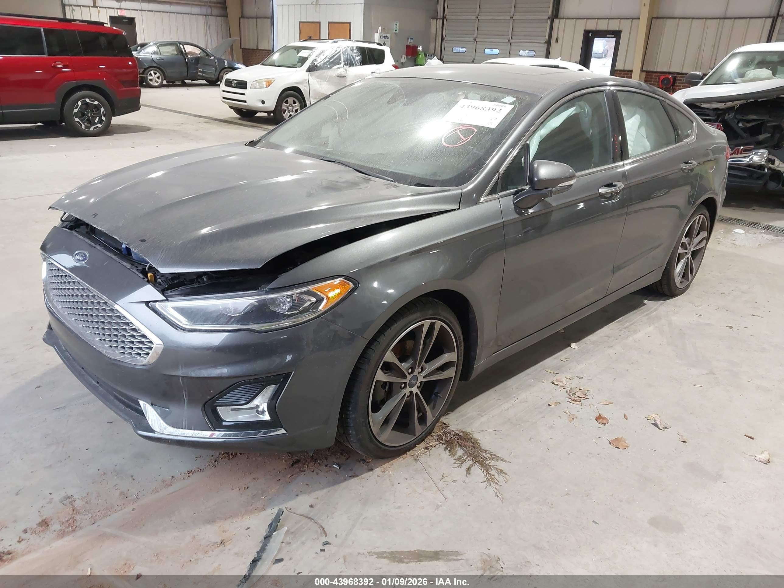 FORD FUSION image 2