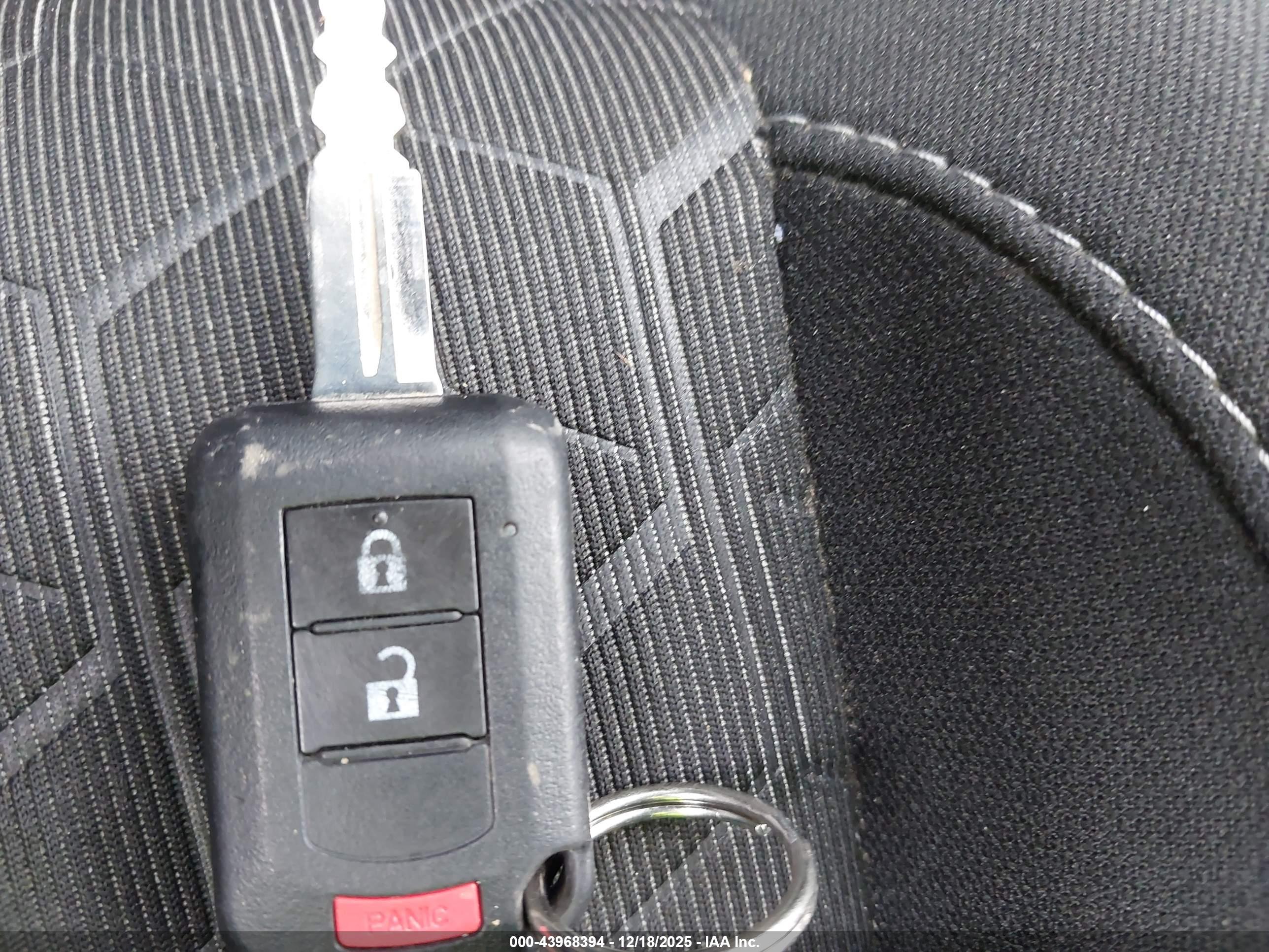 MITSUBISHI OUTLANDER image 11