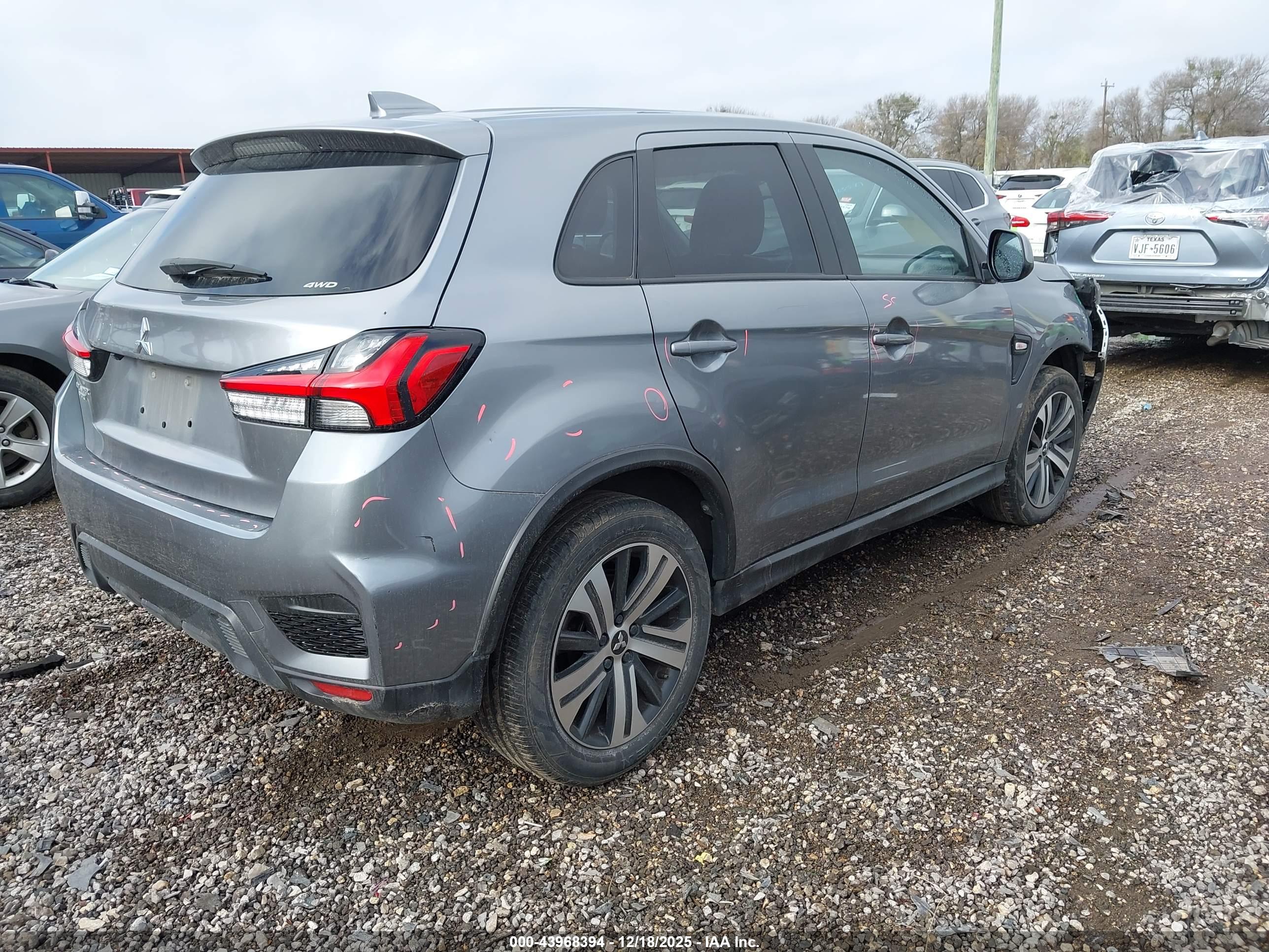 MITSUBISHI OUTLANDER image 4
