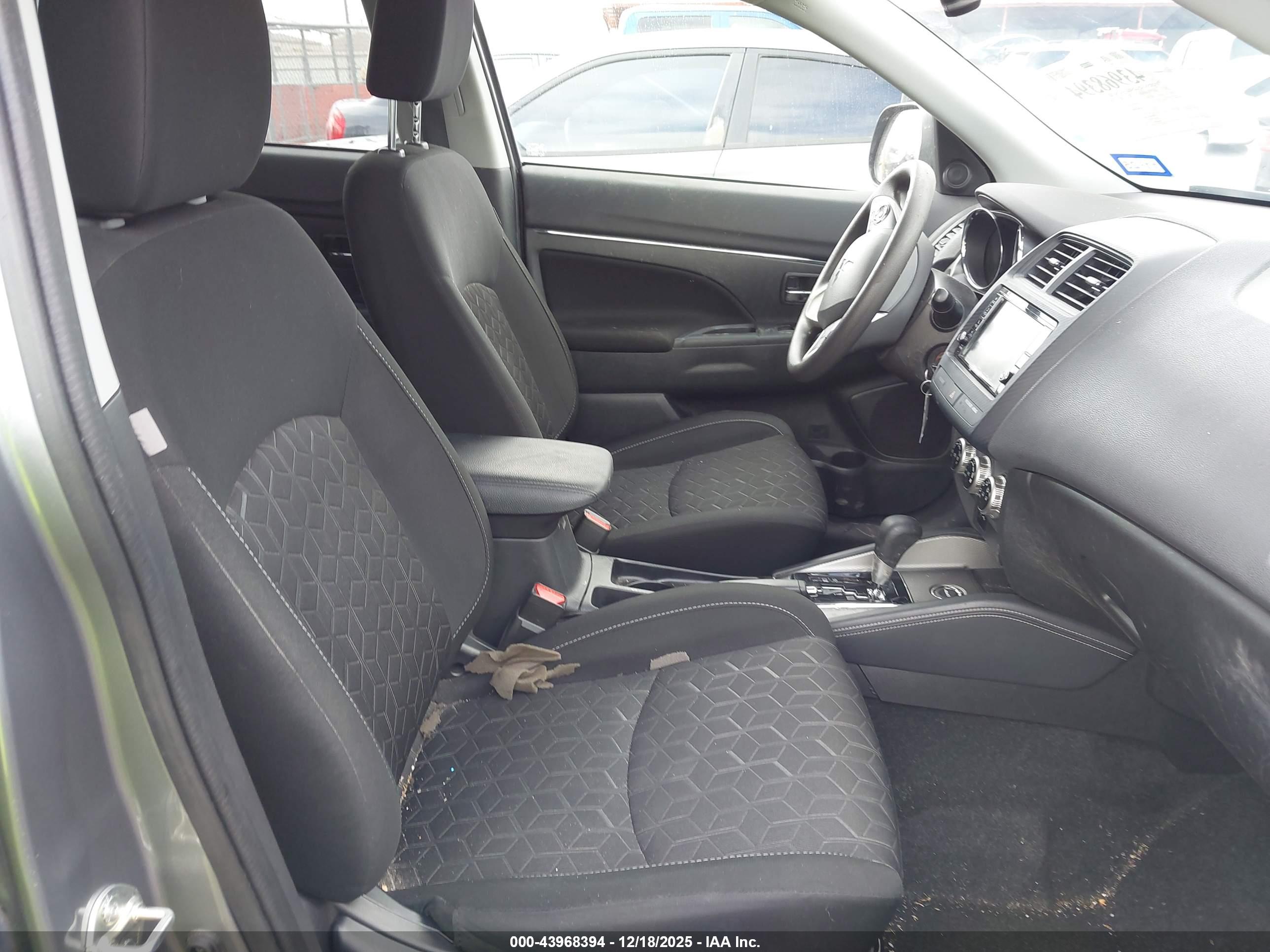 MITSUBISHI OUTLANDER image 5