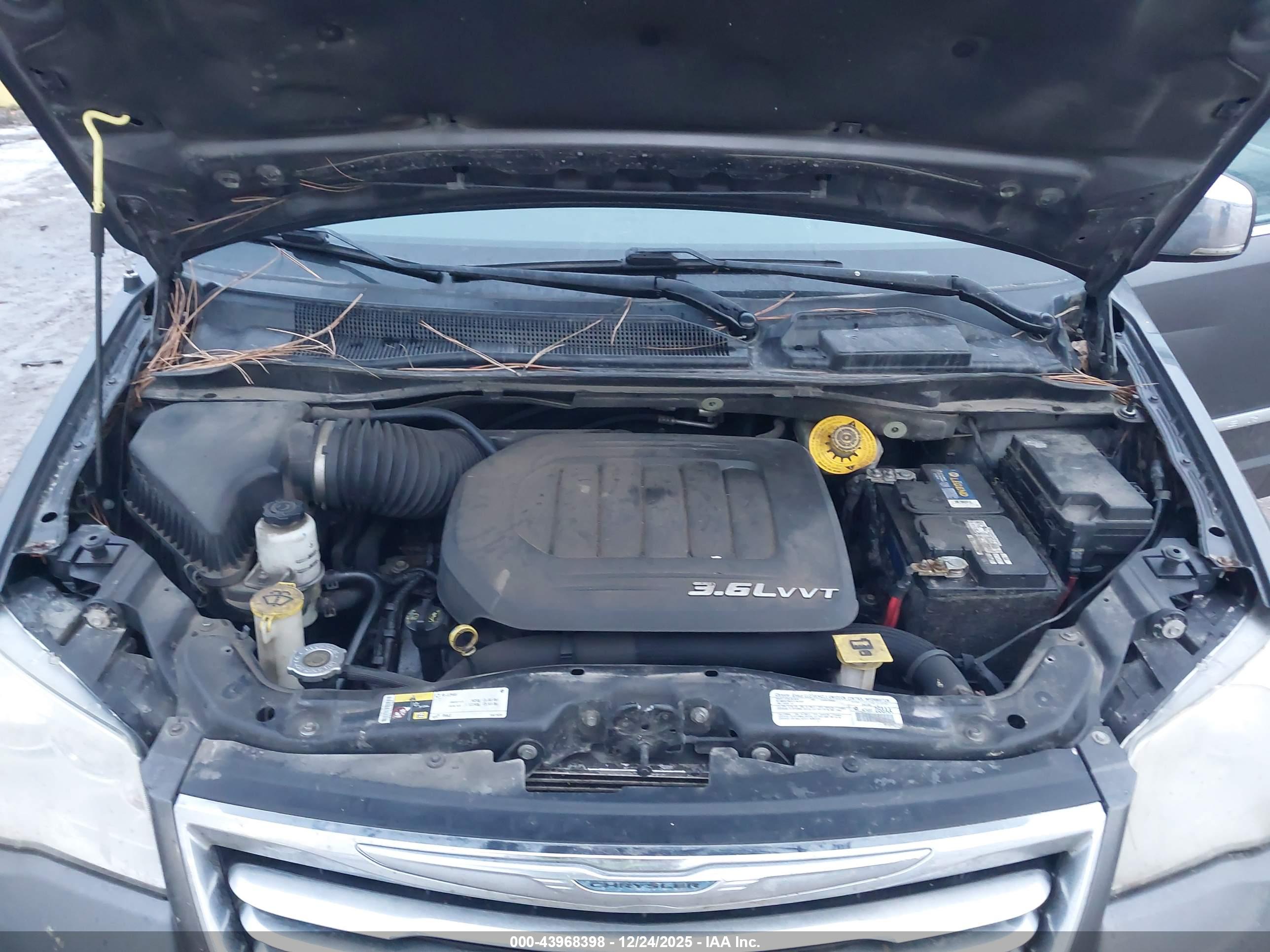 CHRYSLER TOWN image 10