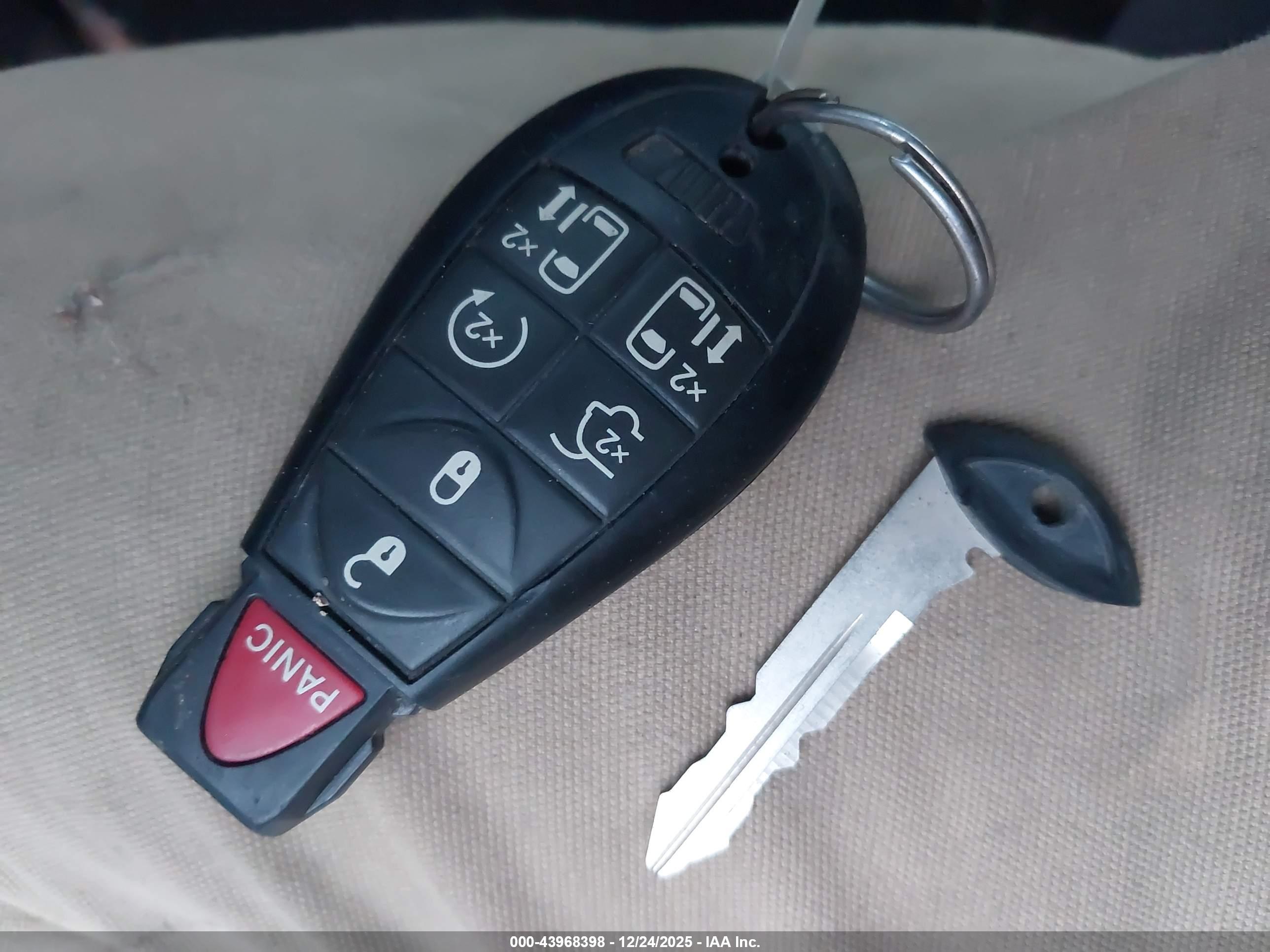 CHRYSLER TOWN image 11