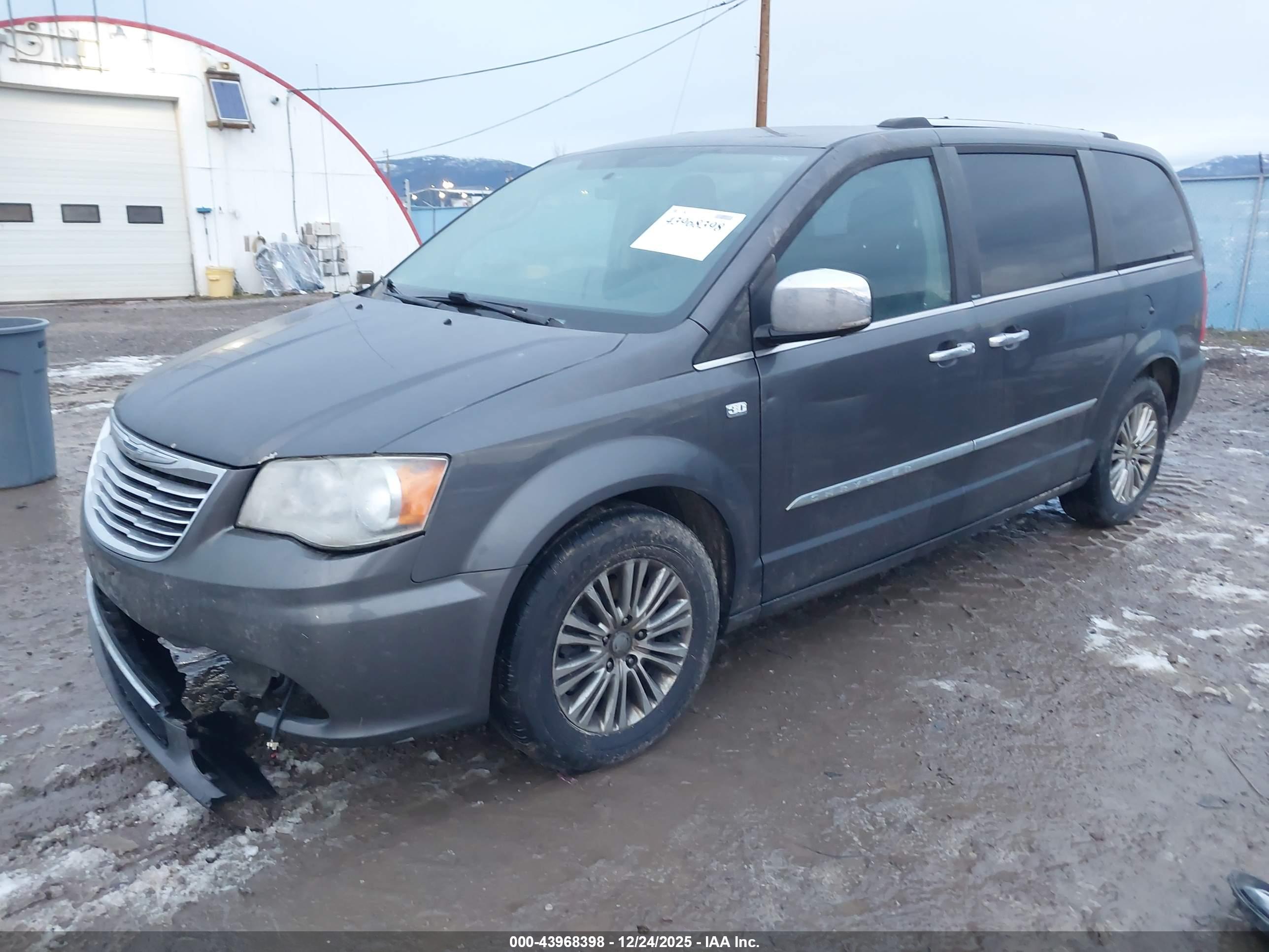 CHRYSLER TOWN image 2