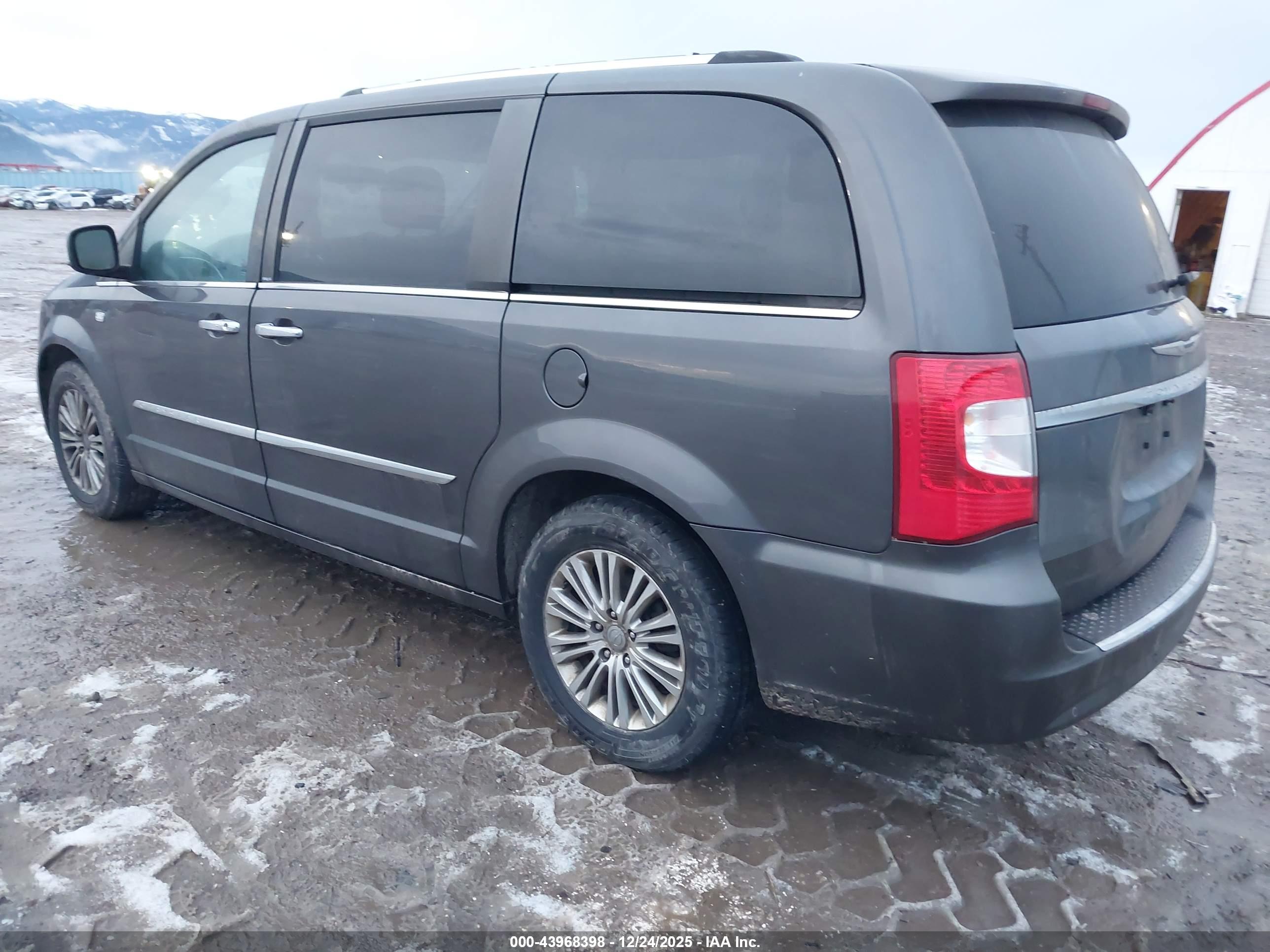 CHRYSLER TOWN image 3