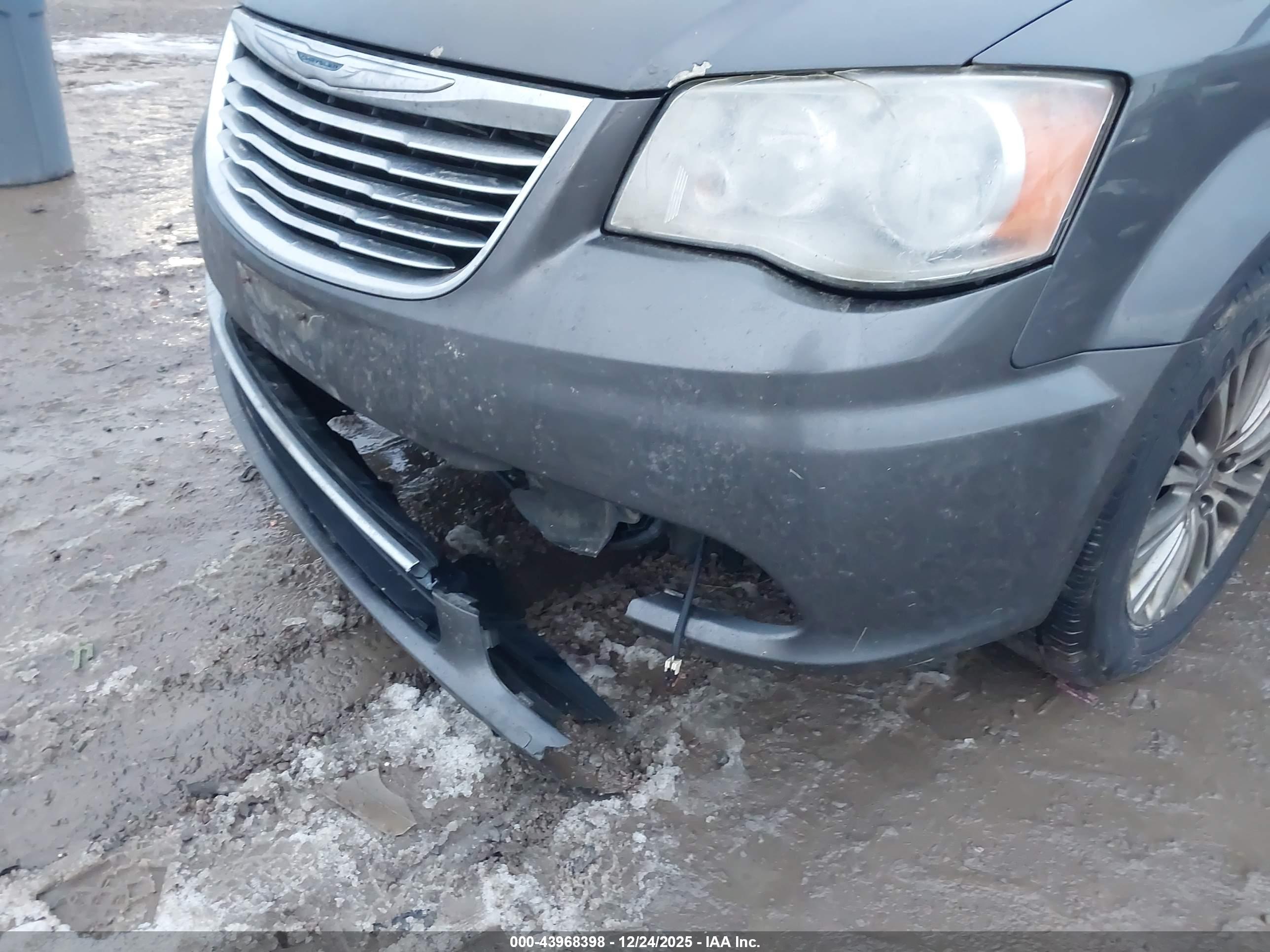 CHRYSLER TOWN image 6