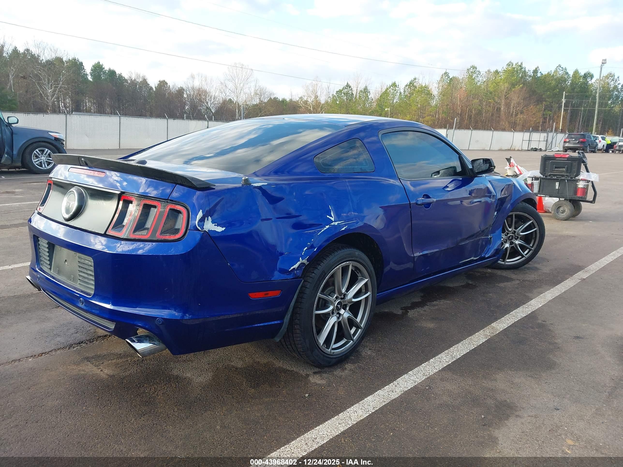 FORD MUSTANG image 4