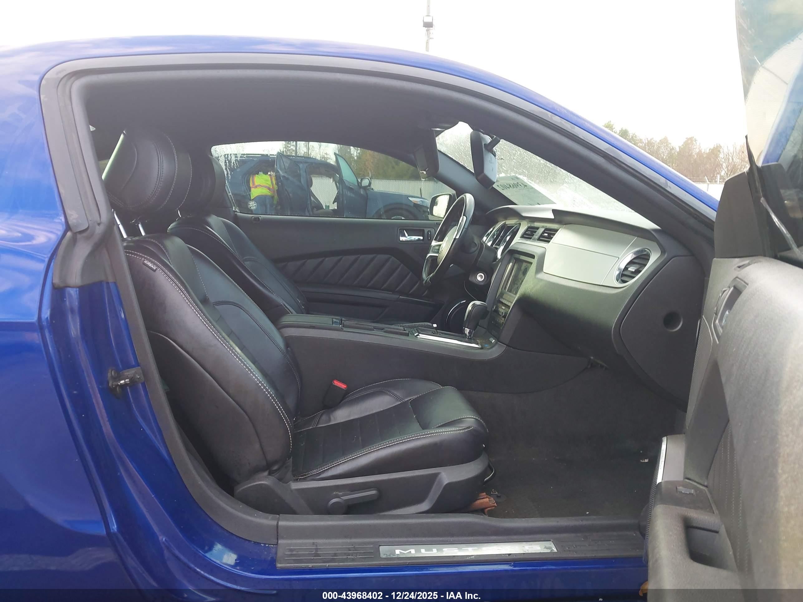 FORD MUSTANG image 5