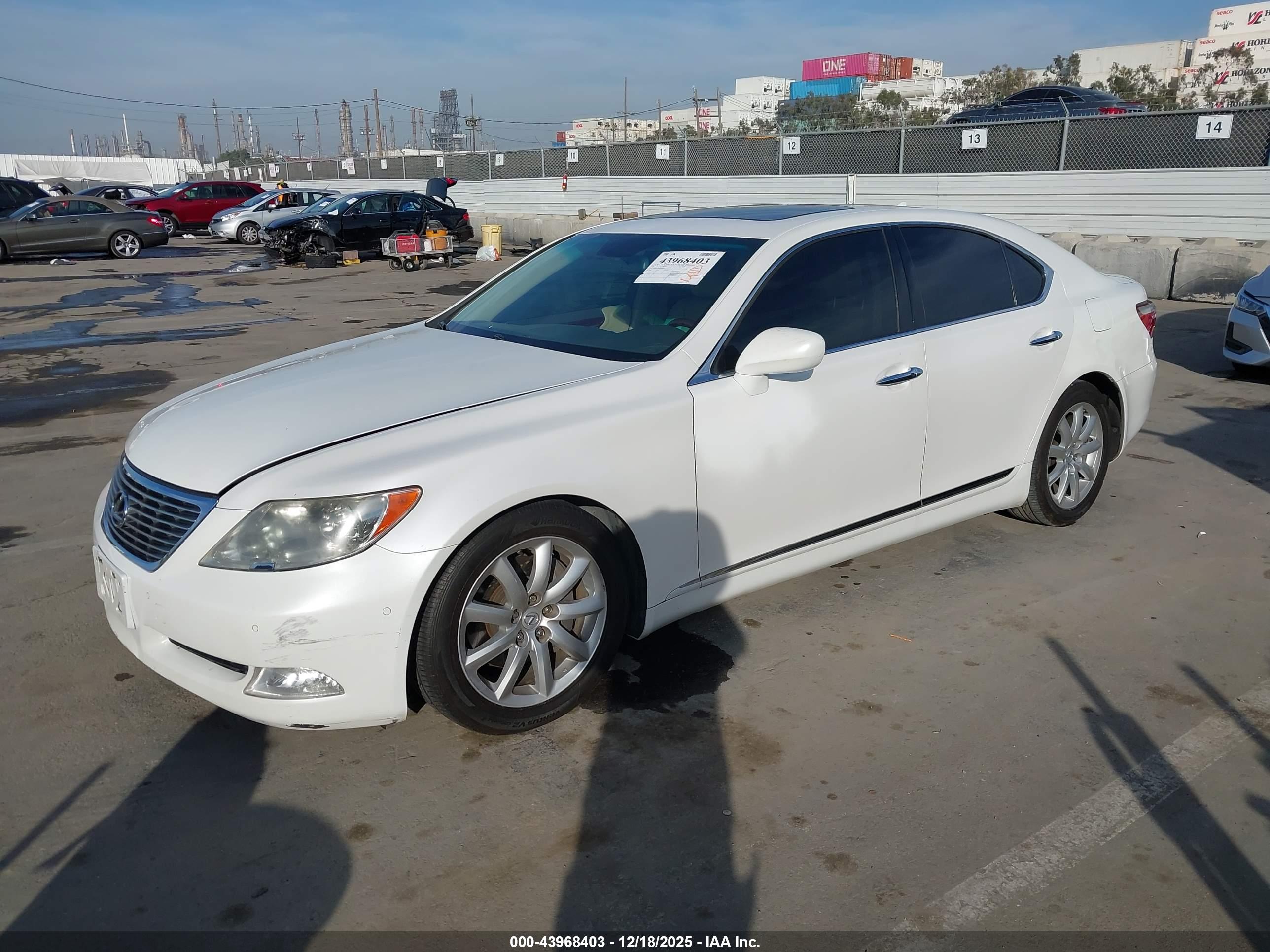 LEXUS LS image 2