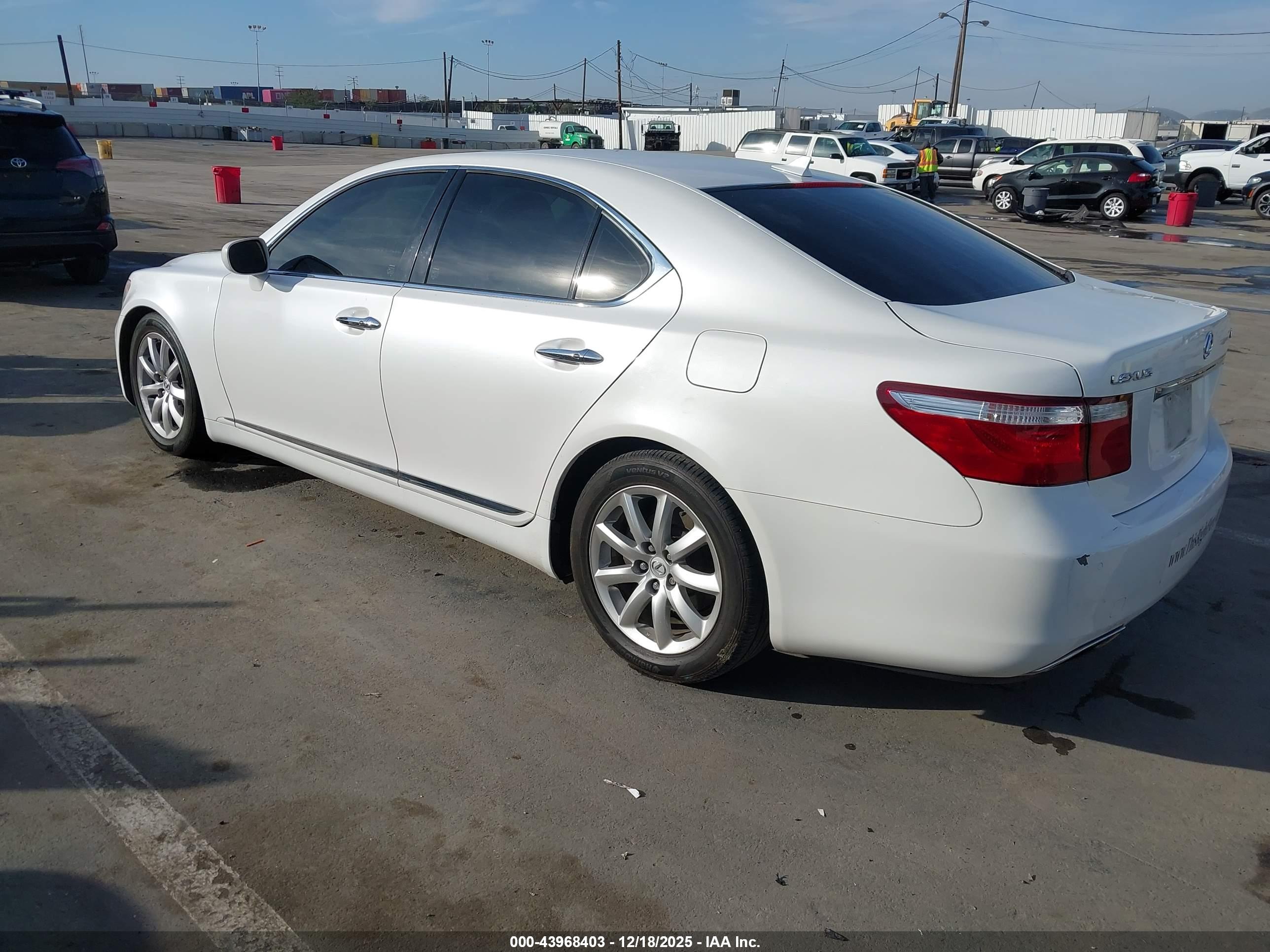 LEXUS LS image 3