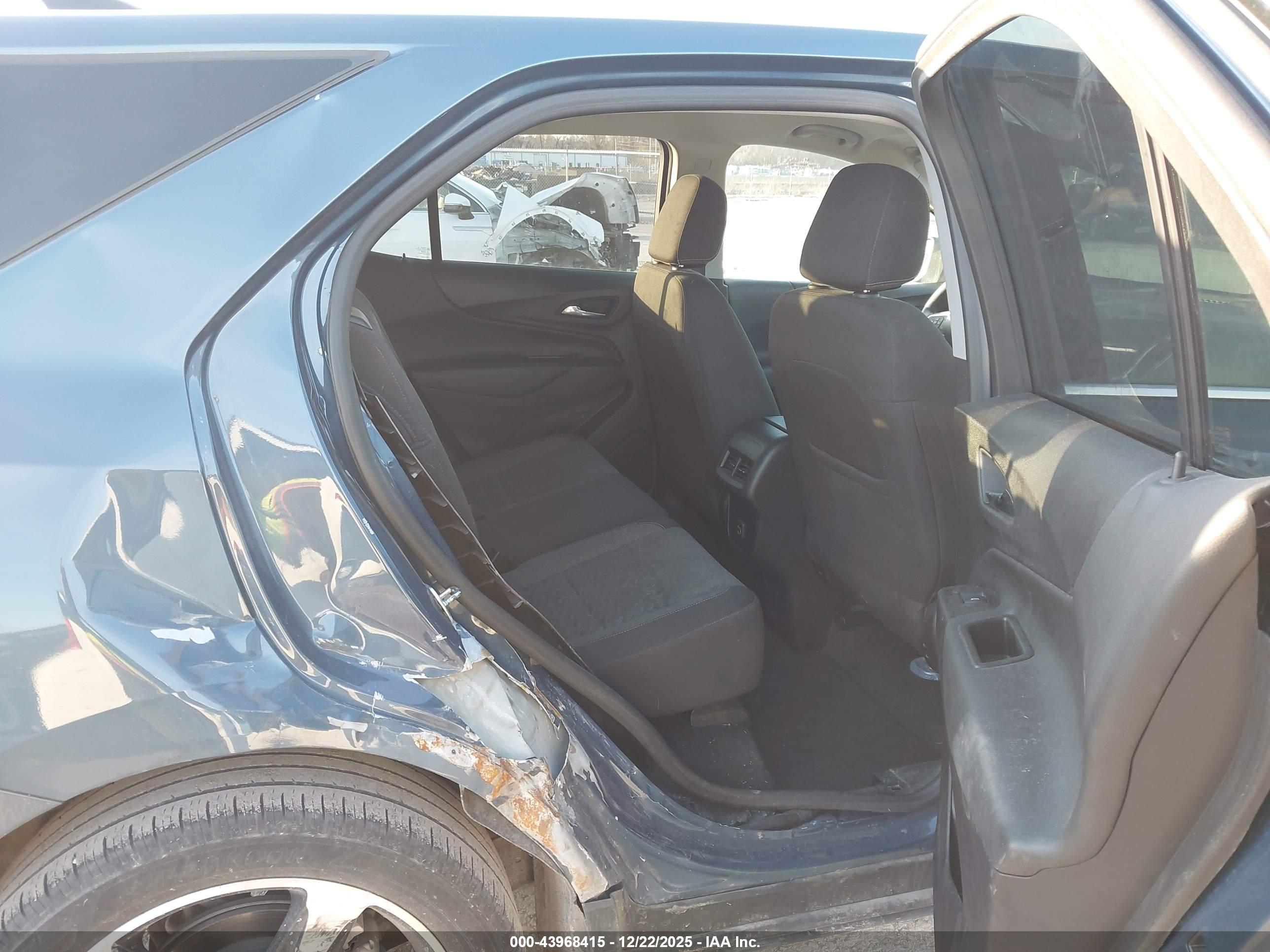 CHEVROLET EQUINOX image 8