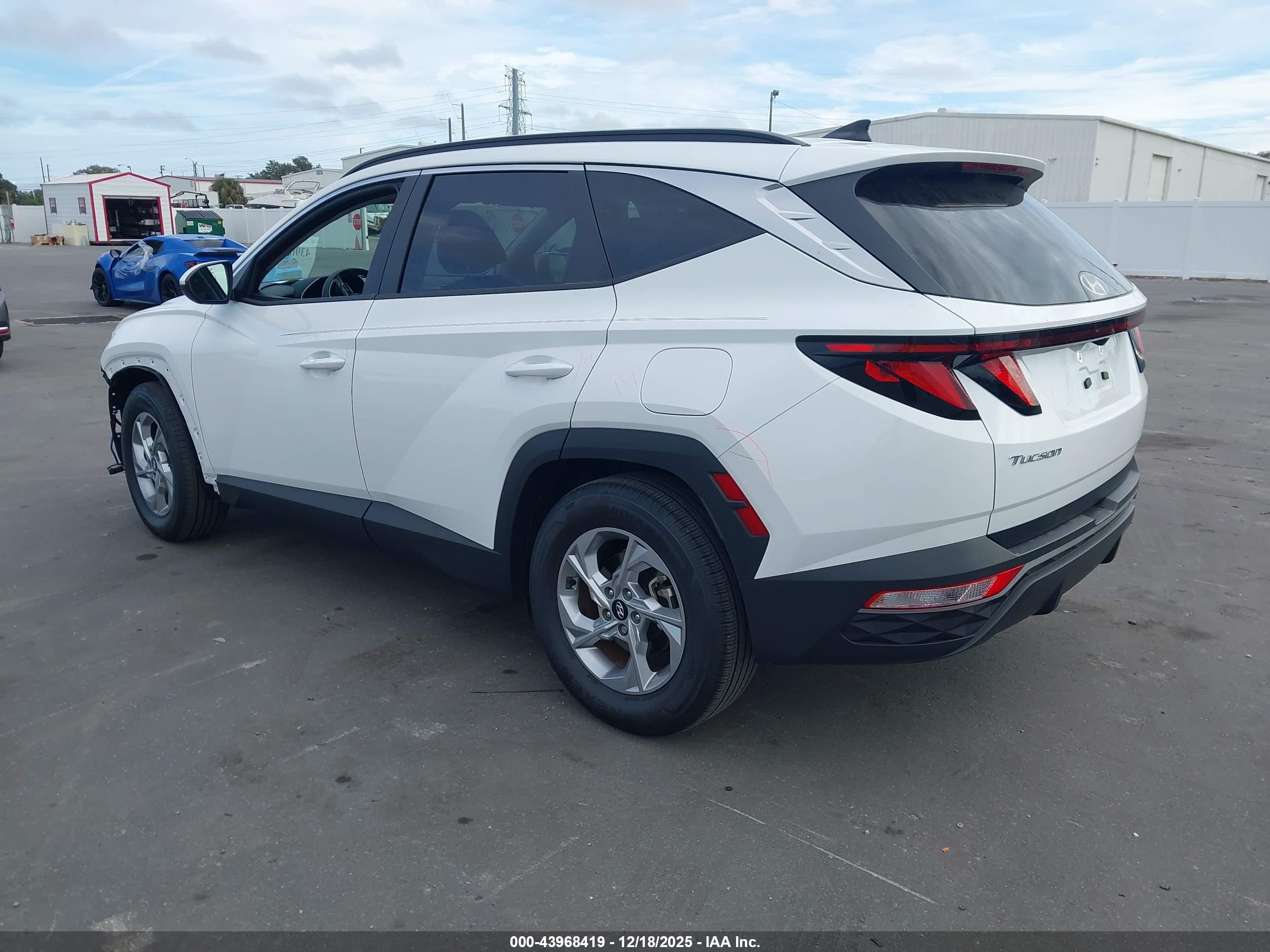 HYUNDAI TUCSON image 3