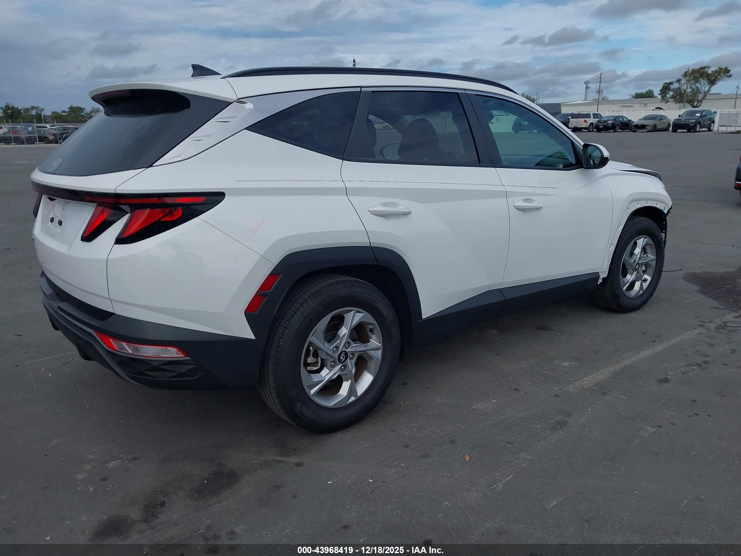 HYUNDAI TUCSON image 4