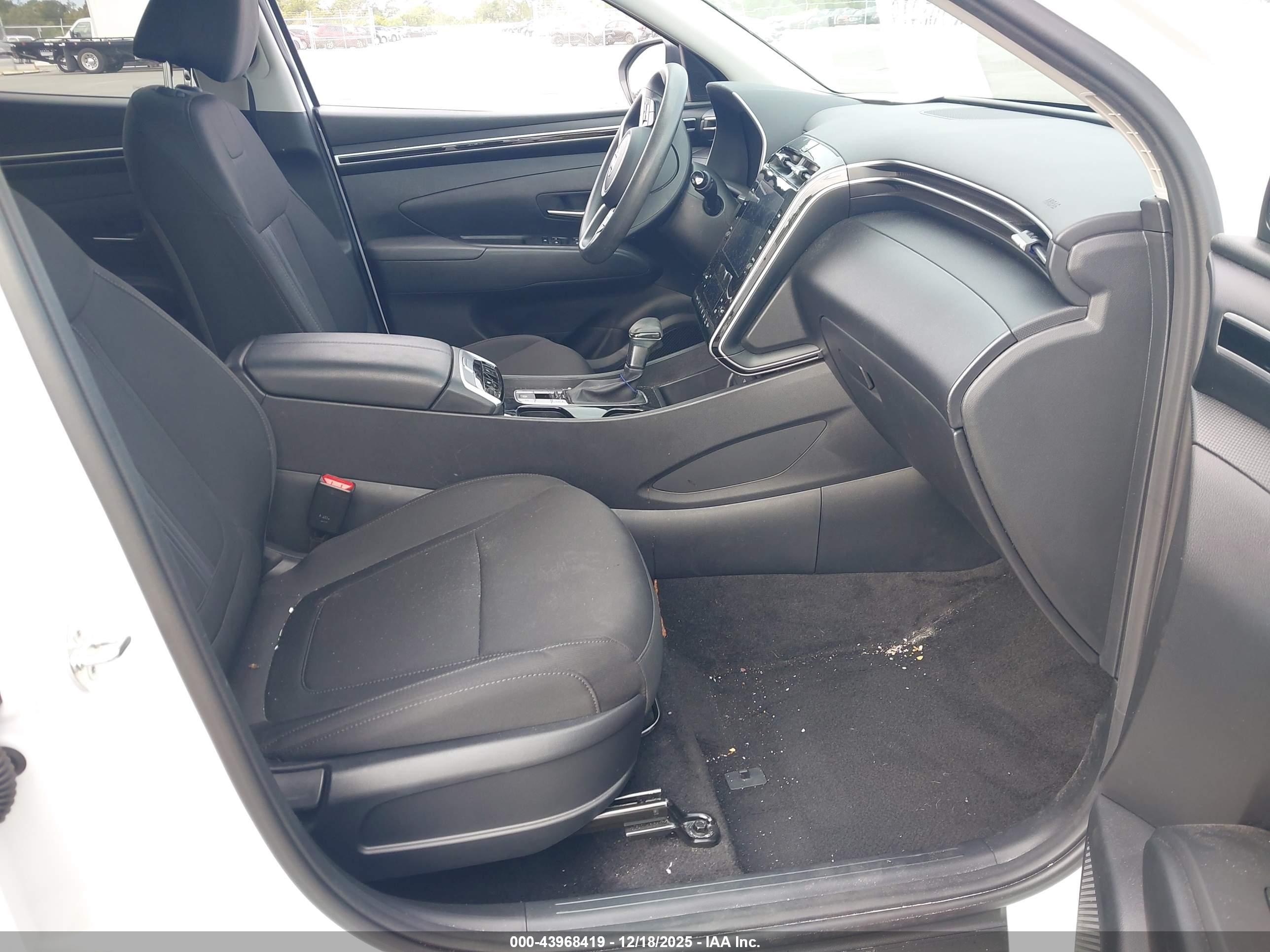 HYUNDAI TUCSON image 5