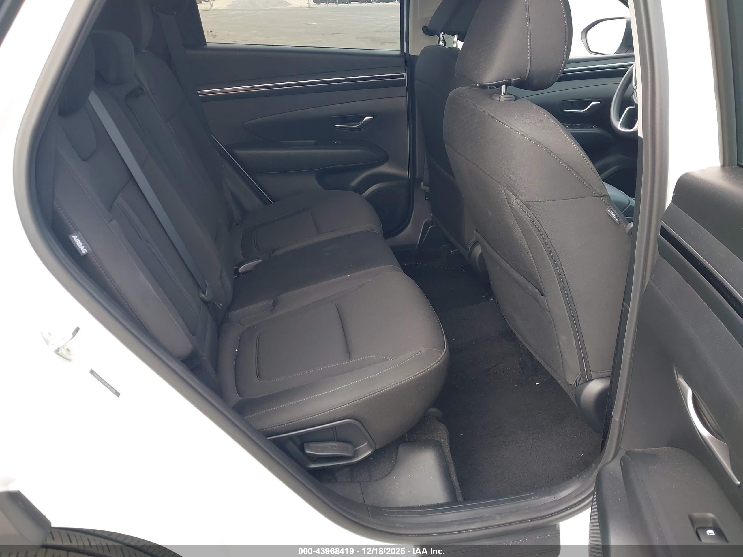 HYUNDAI TUCSON image 8